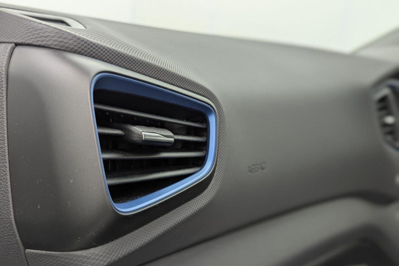 Hyundai IONIQ view 21