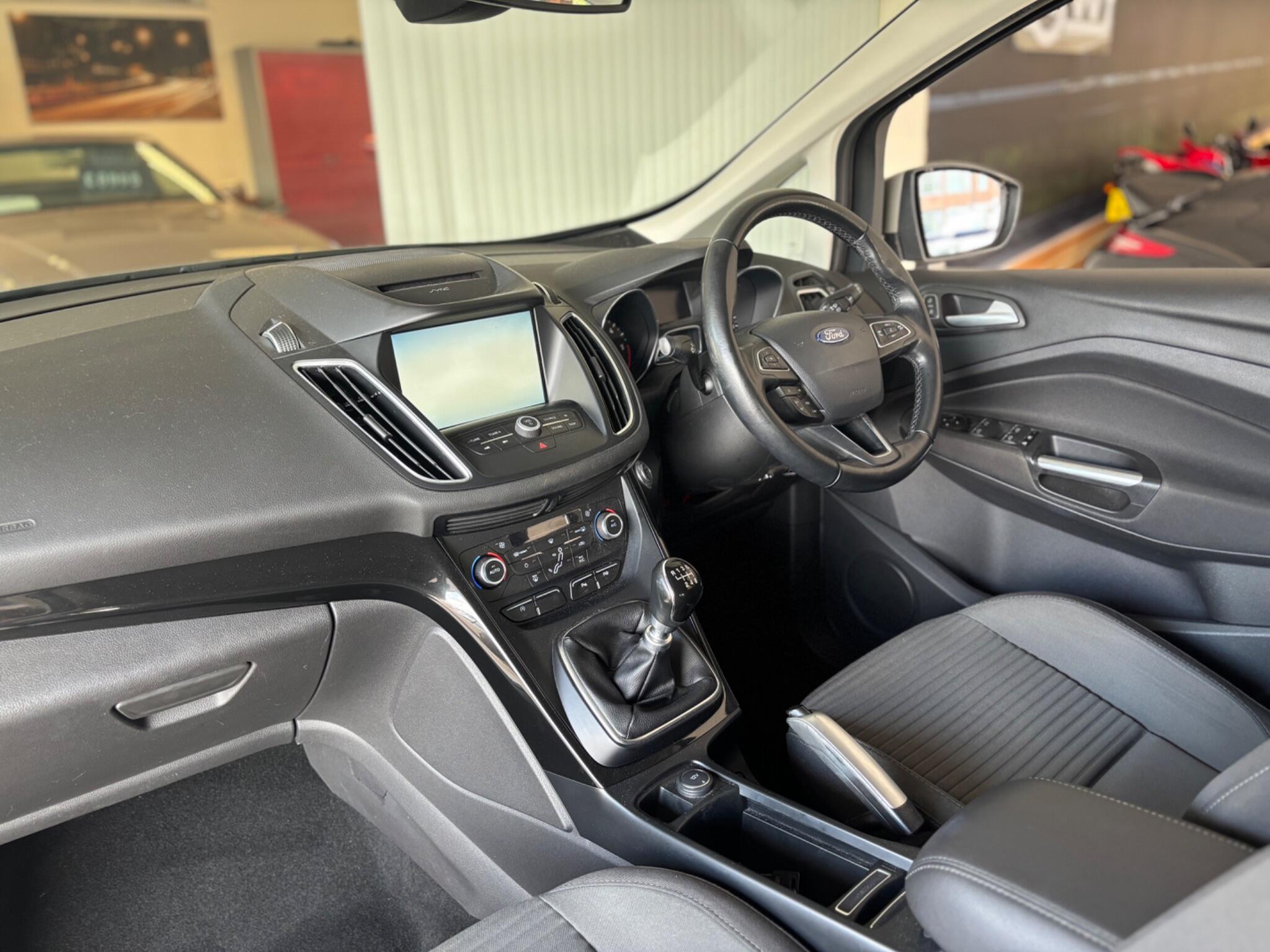 Ford C-Max view 11
