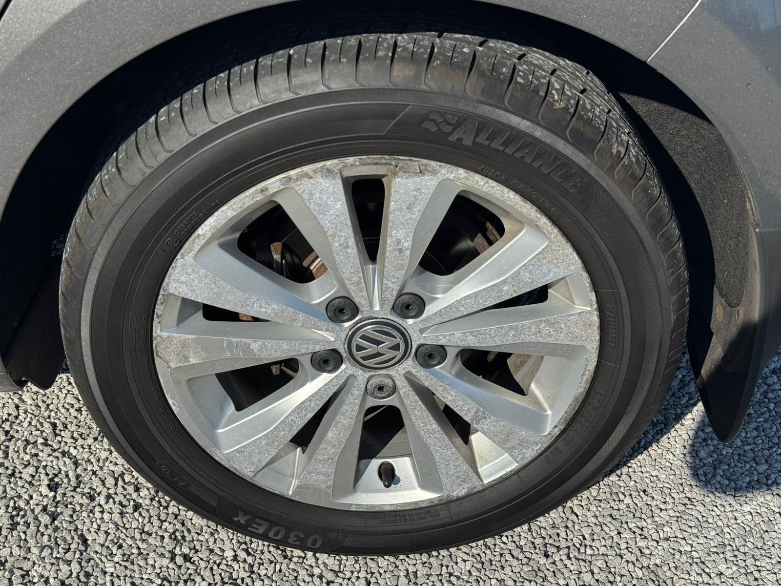 2013 Volkswagen Golf image 28