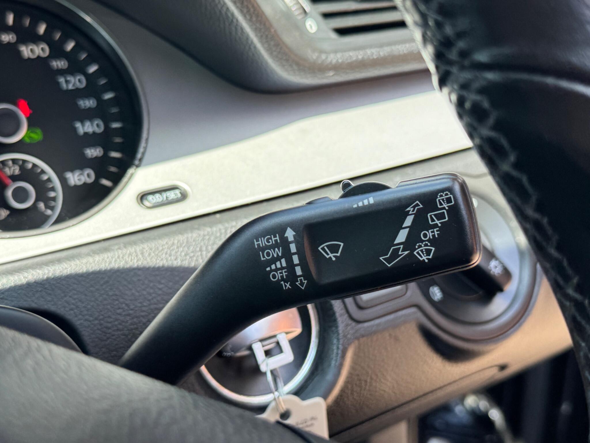 Volkswagen Passat view 15