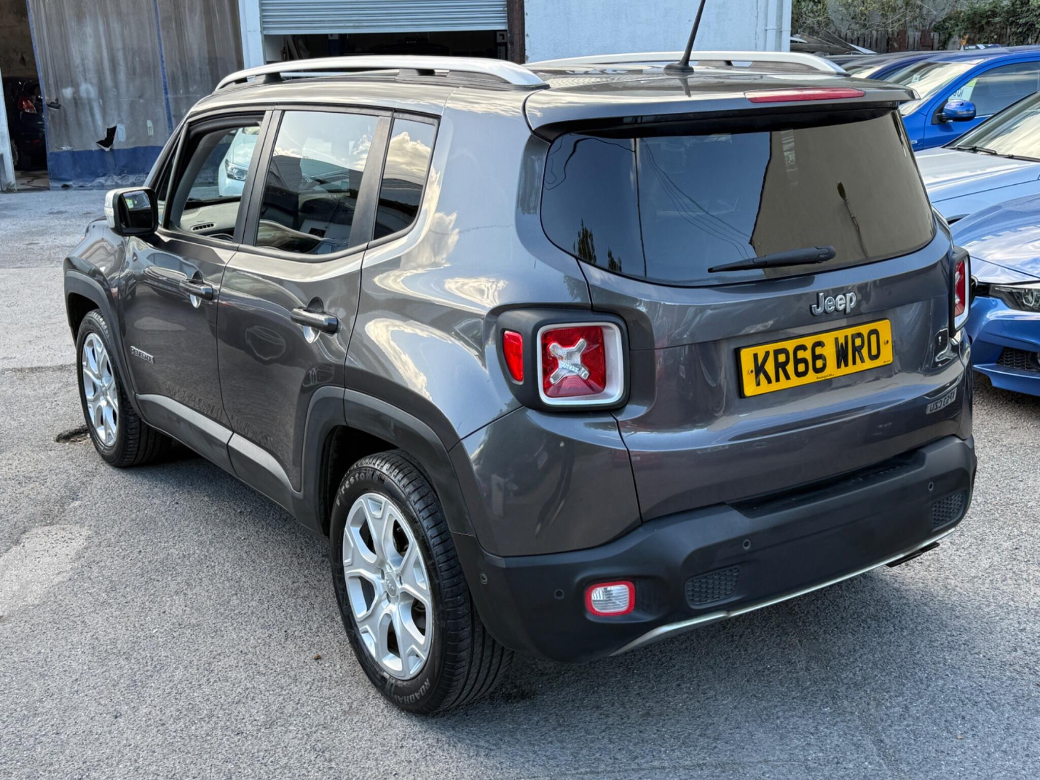 Jeep Renegade - Image 14