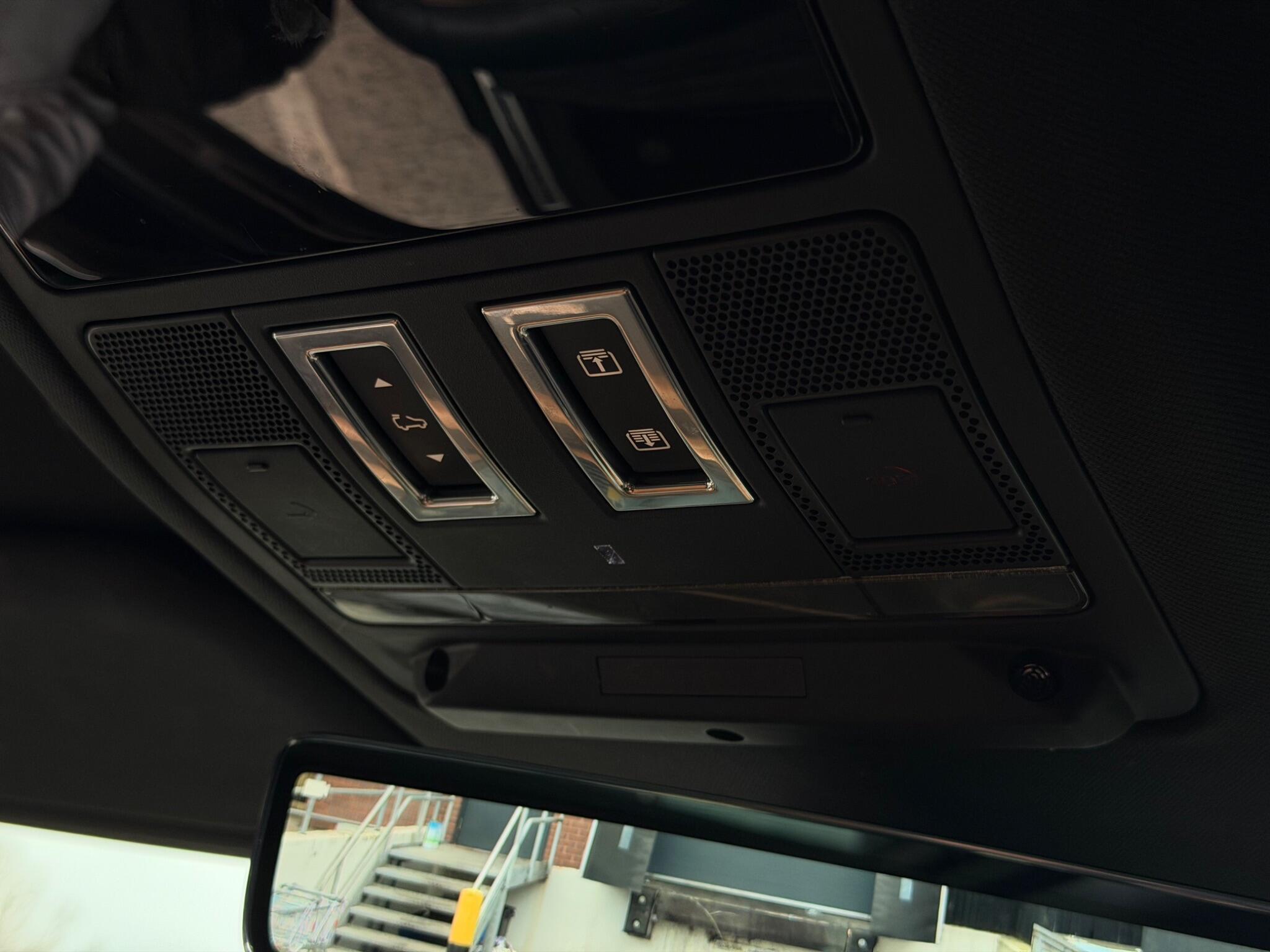 Land Rover Defender view 68
