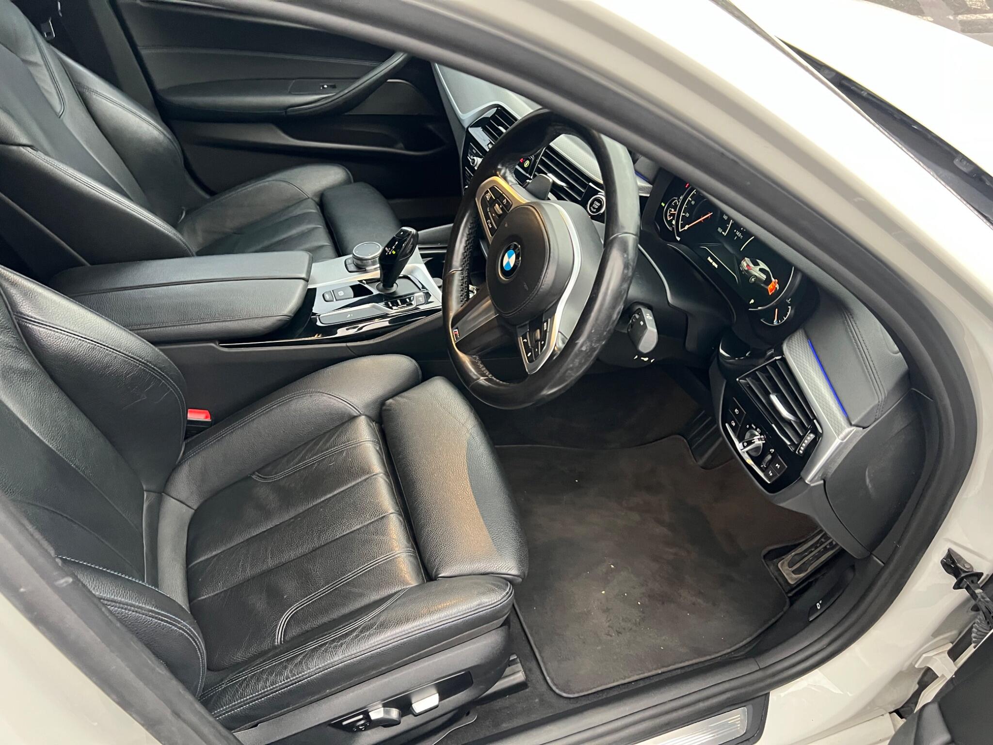 2017 BMW 5 Series image 25