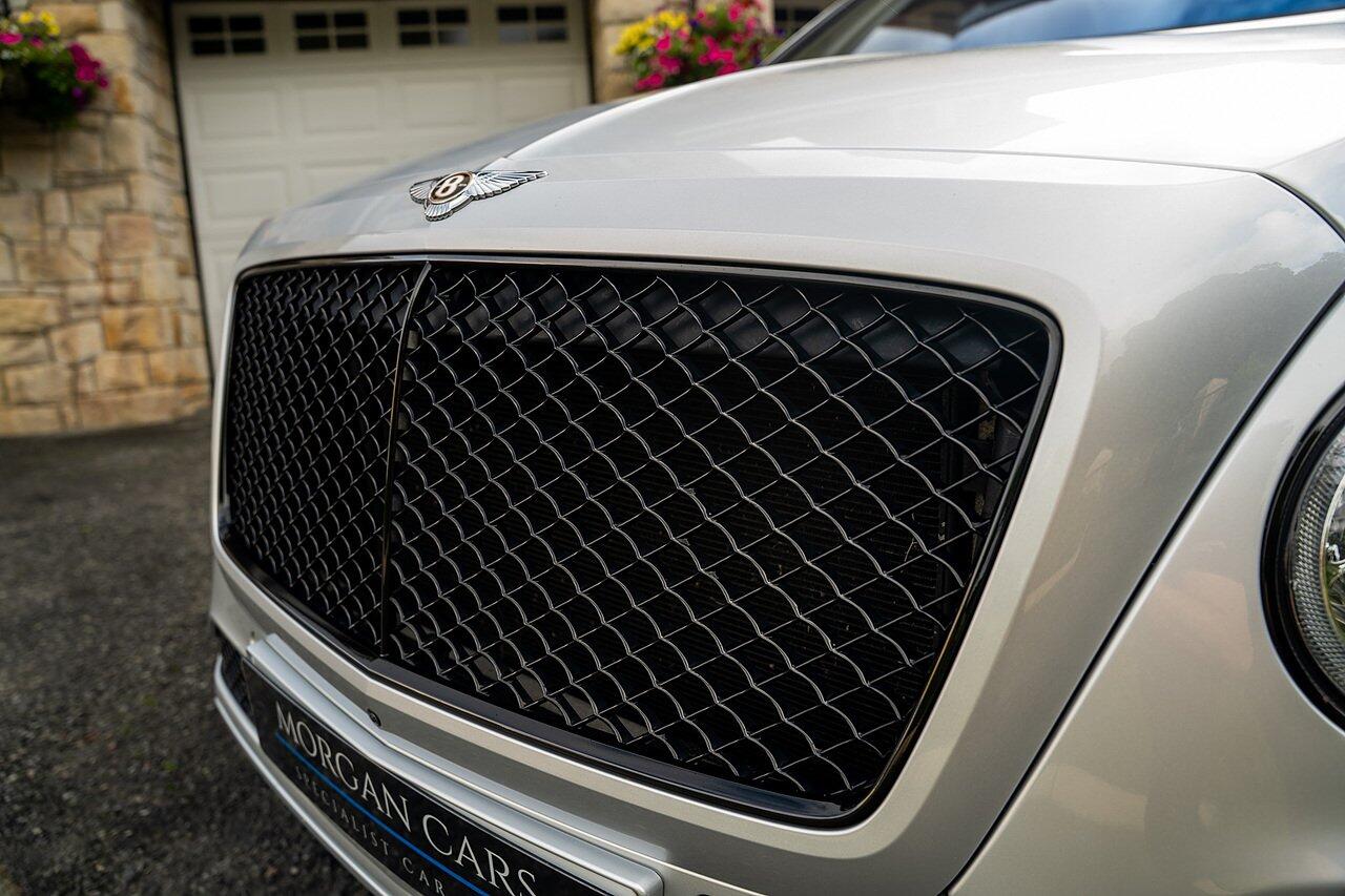 Bentley Bentayga view 38