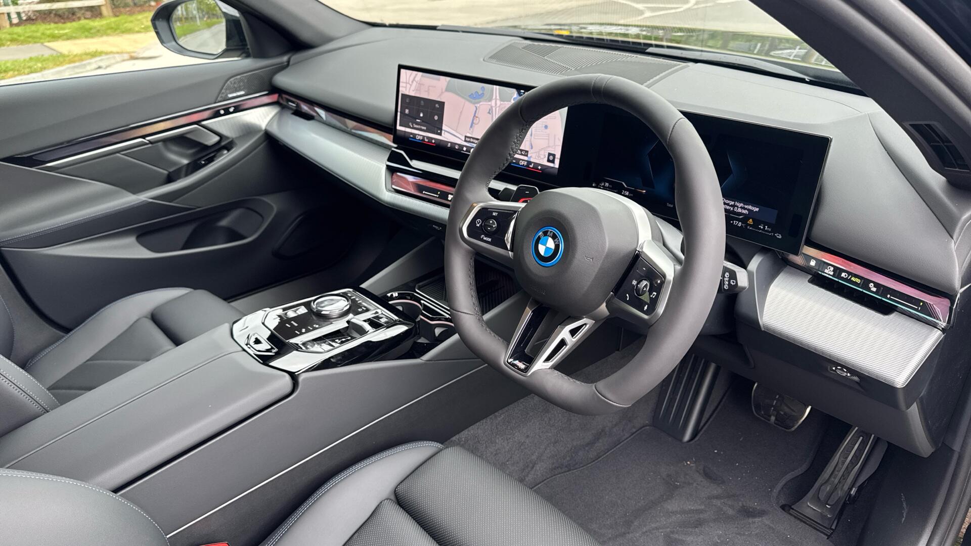BMW 5 Series view 6