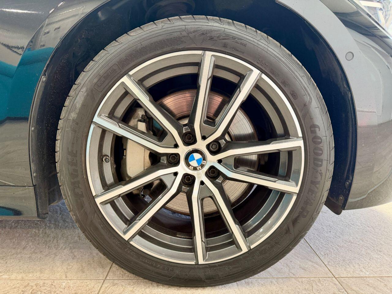 BMW 3 Series view 24