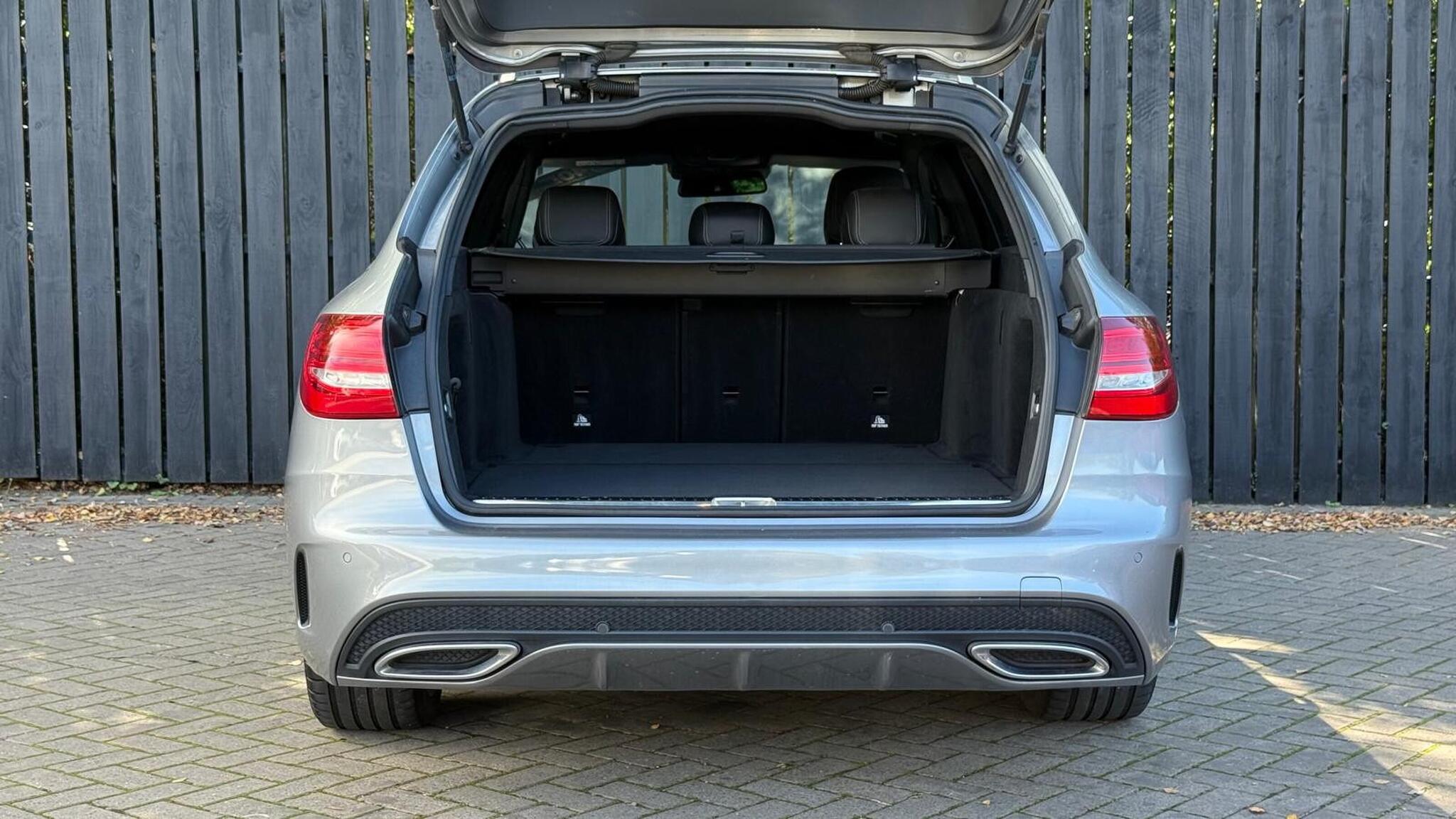 Mercedes-Benz C-Class view 8