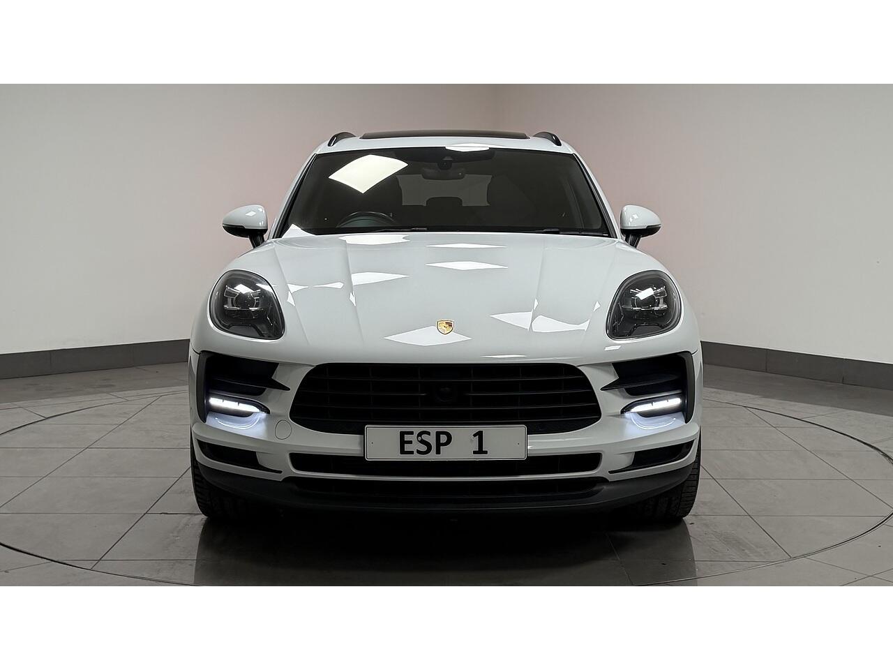 Porsche Macan view 12