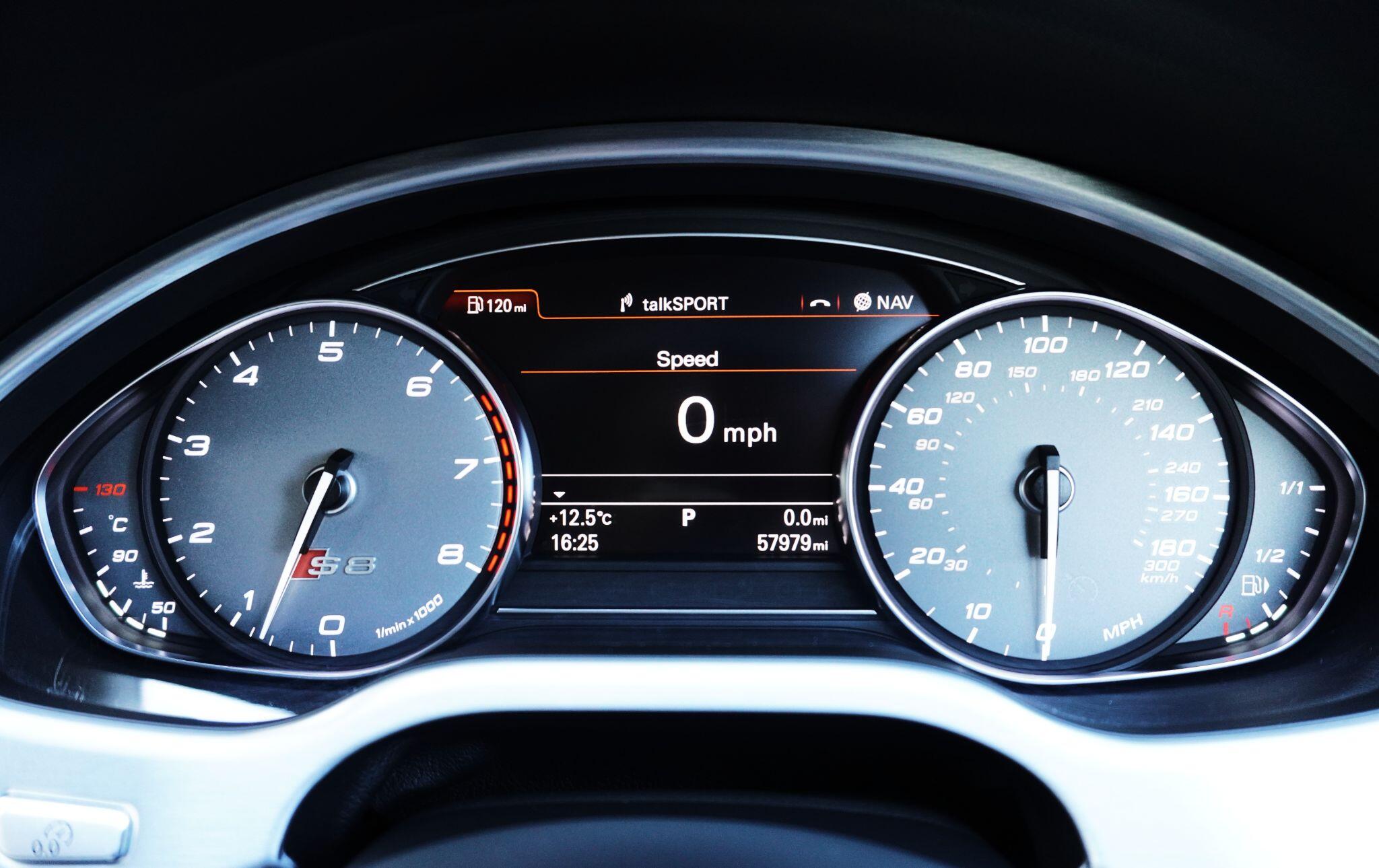 Audi S8 view 39