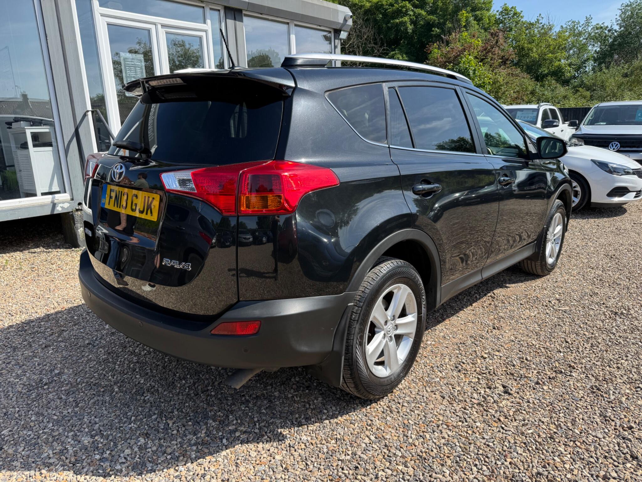 Toyota Rav4 view 3
