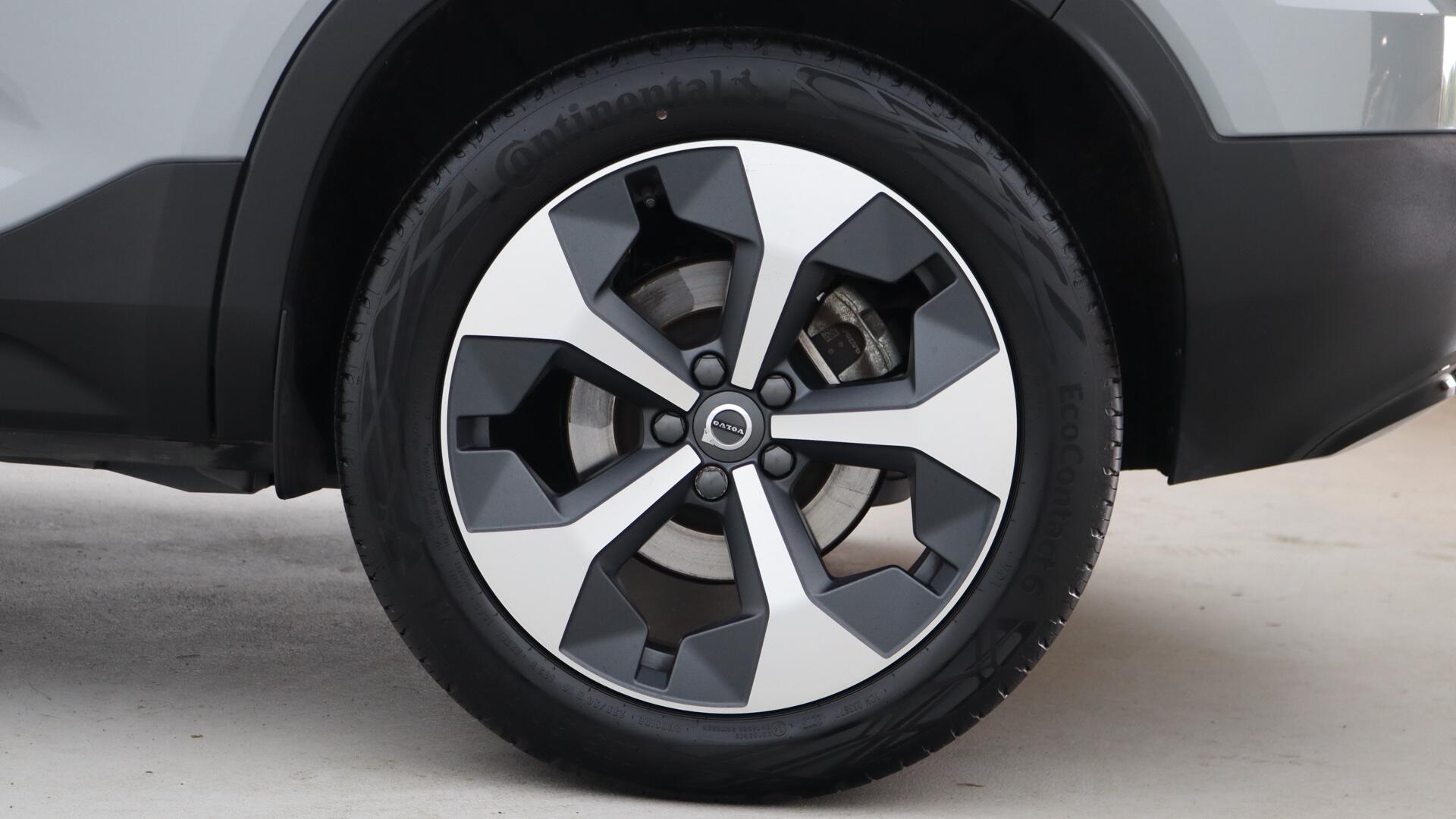 Volvo XC40 view 9