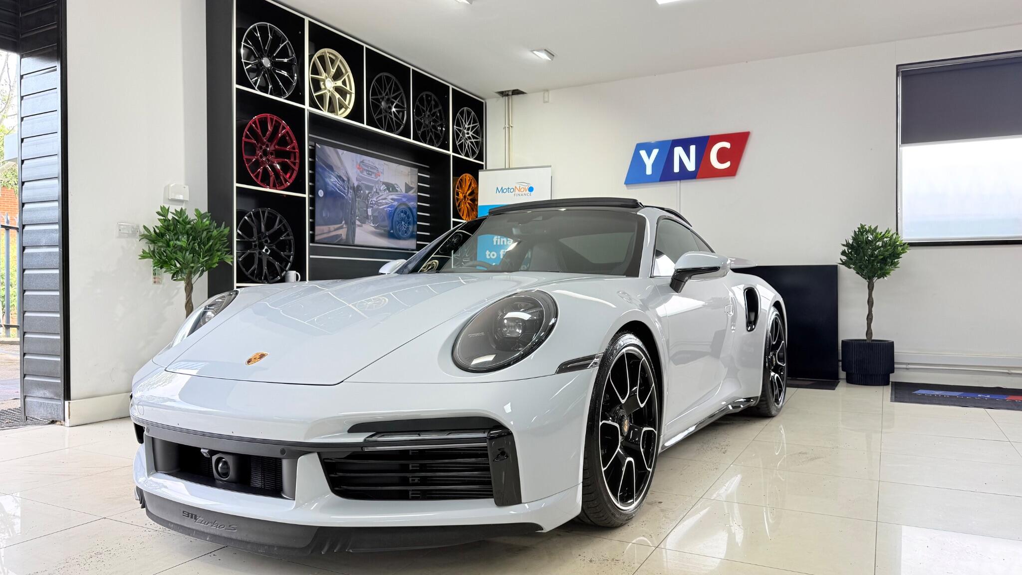 Porsche 911 view 75