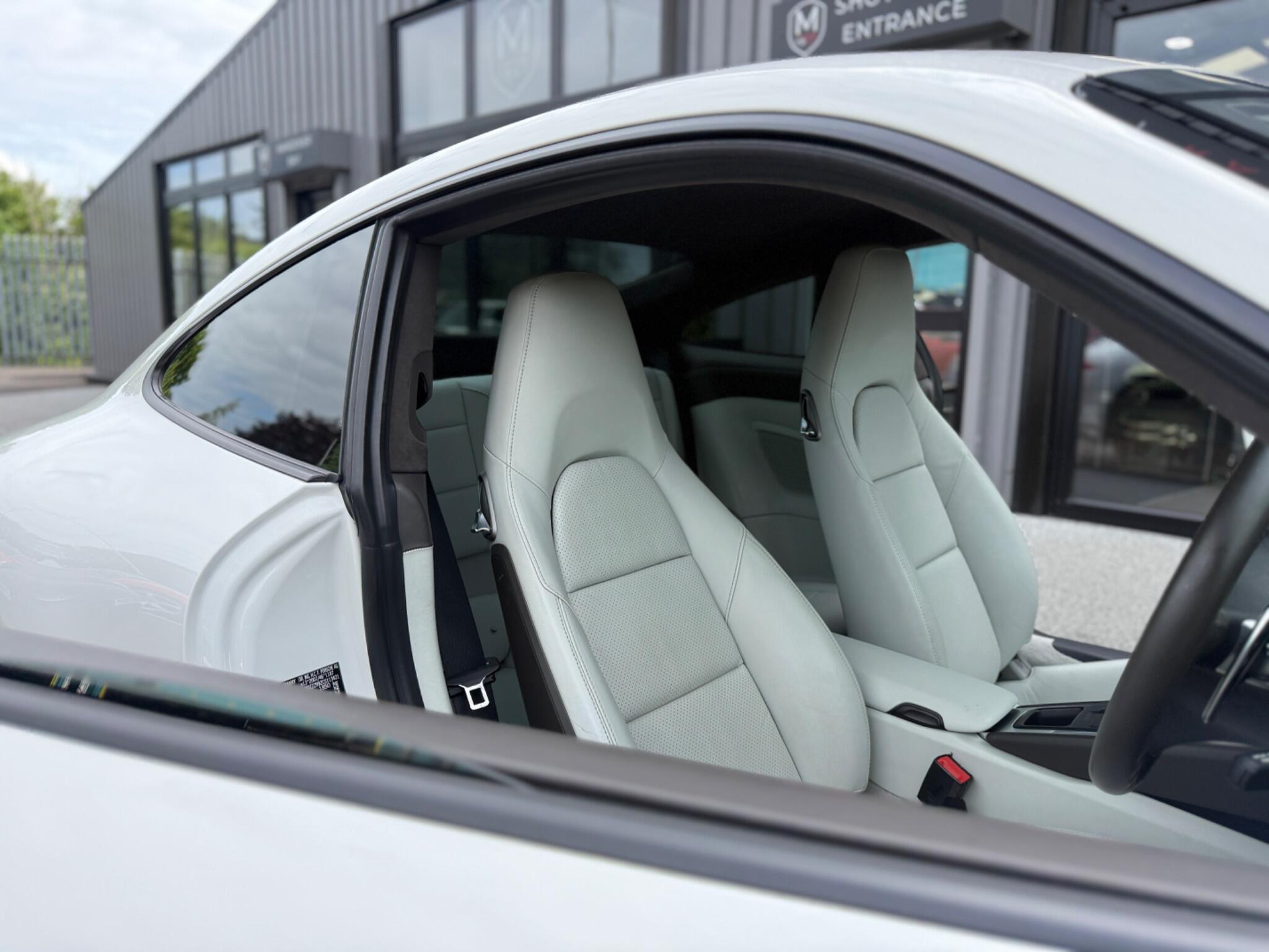Porsche 911 view 4
