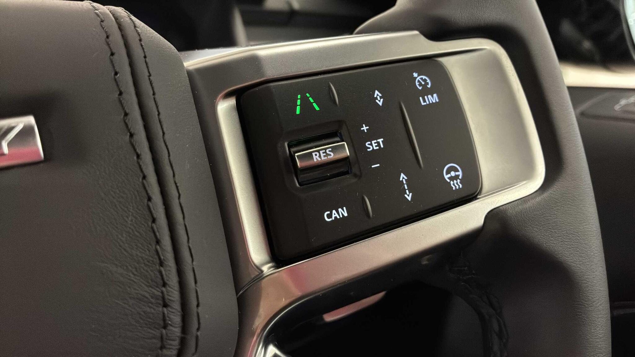Land Rover Discovery view 28