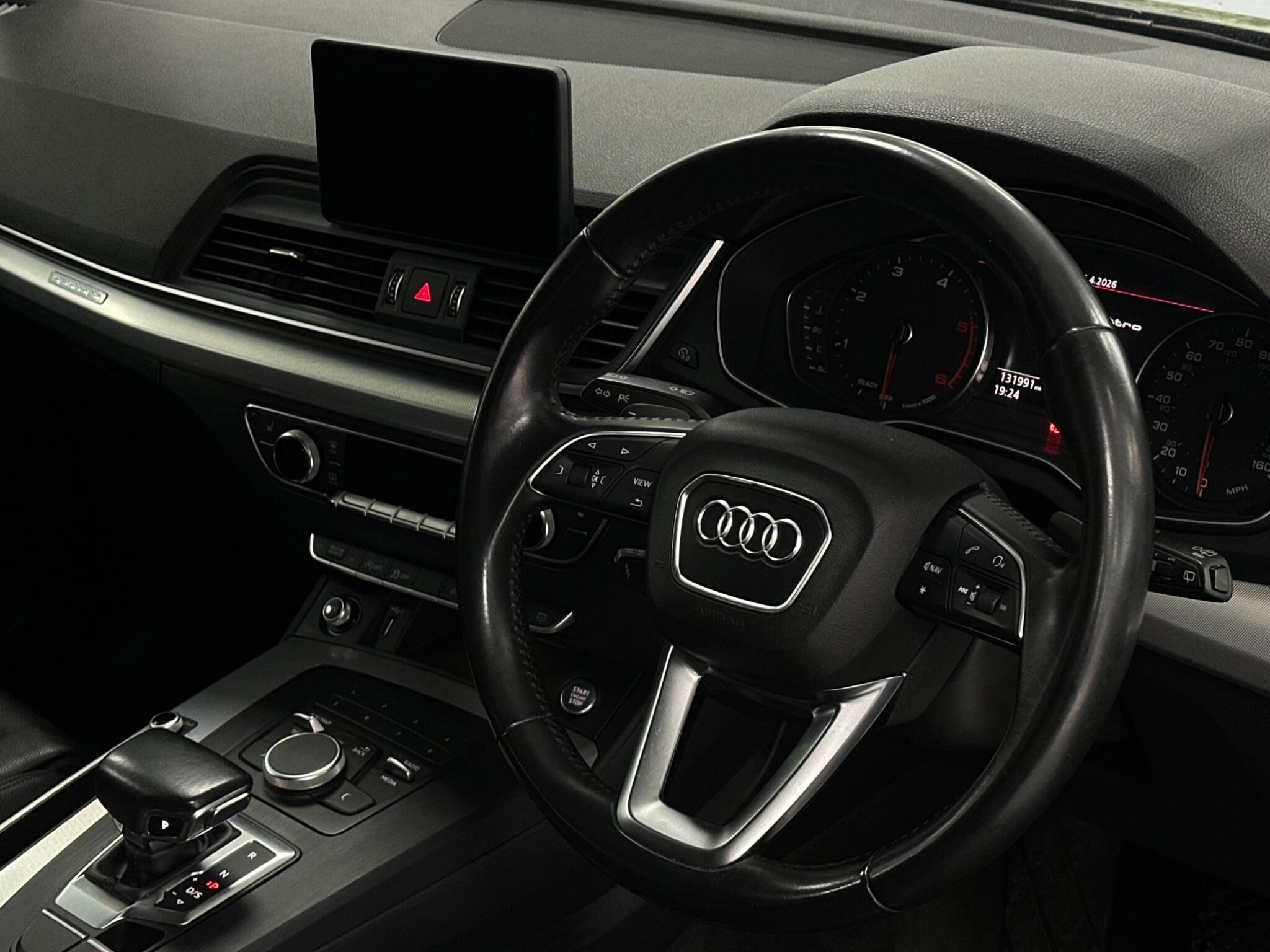 Audi Q5 view 15