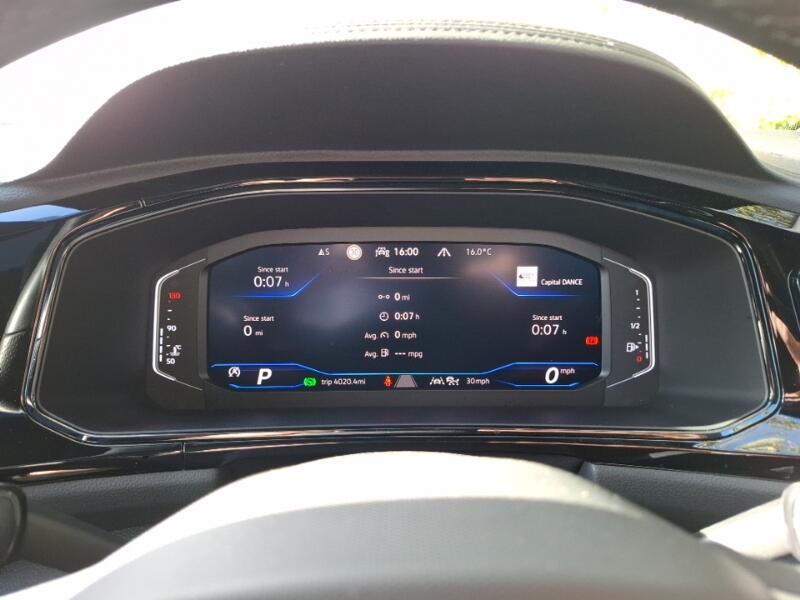Volkswagen T-Roc view 16