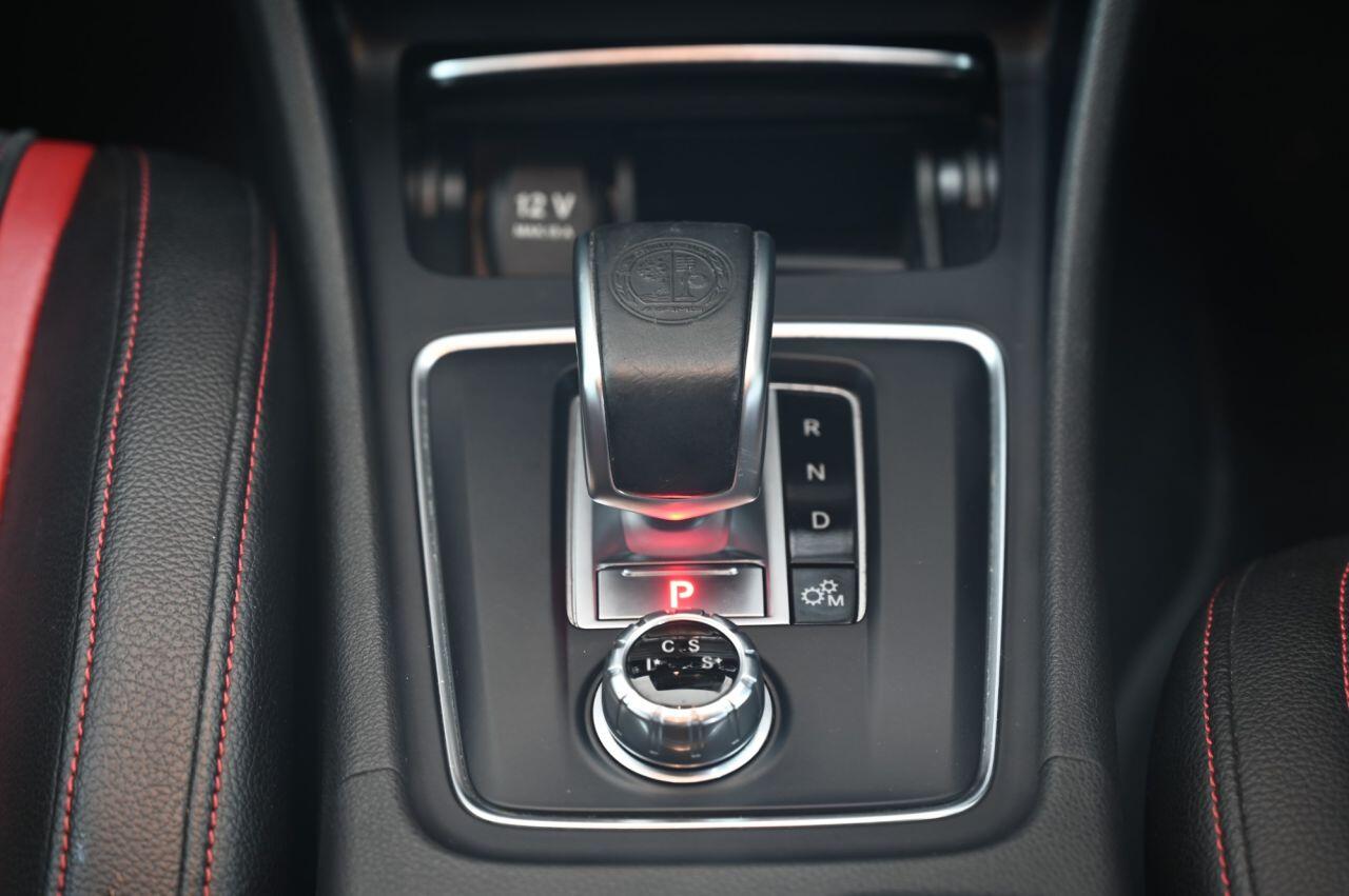 Mercedes-Benz Cla view 33