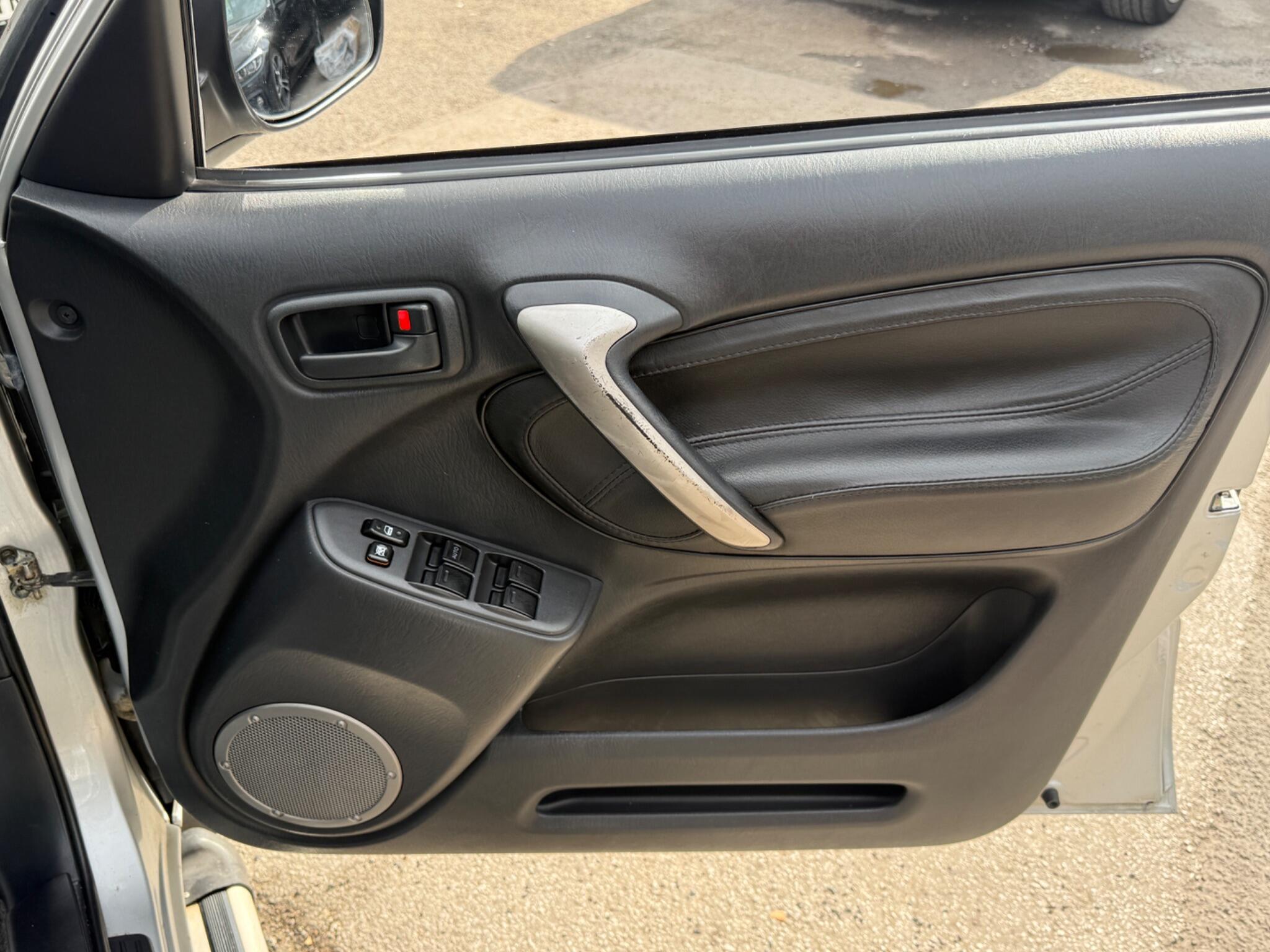Toyota {Other Models} - Image 33