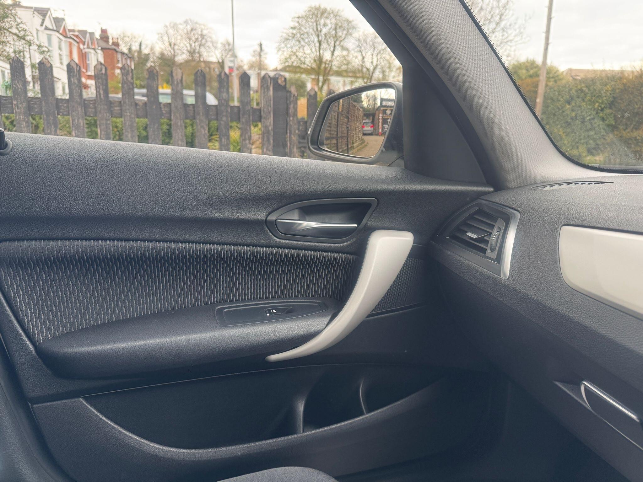 BMW 1 Series view 20