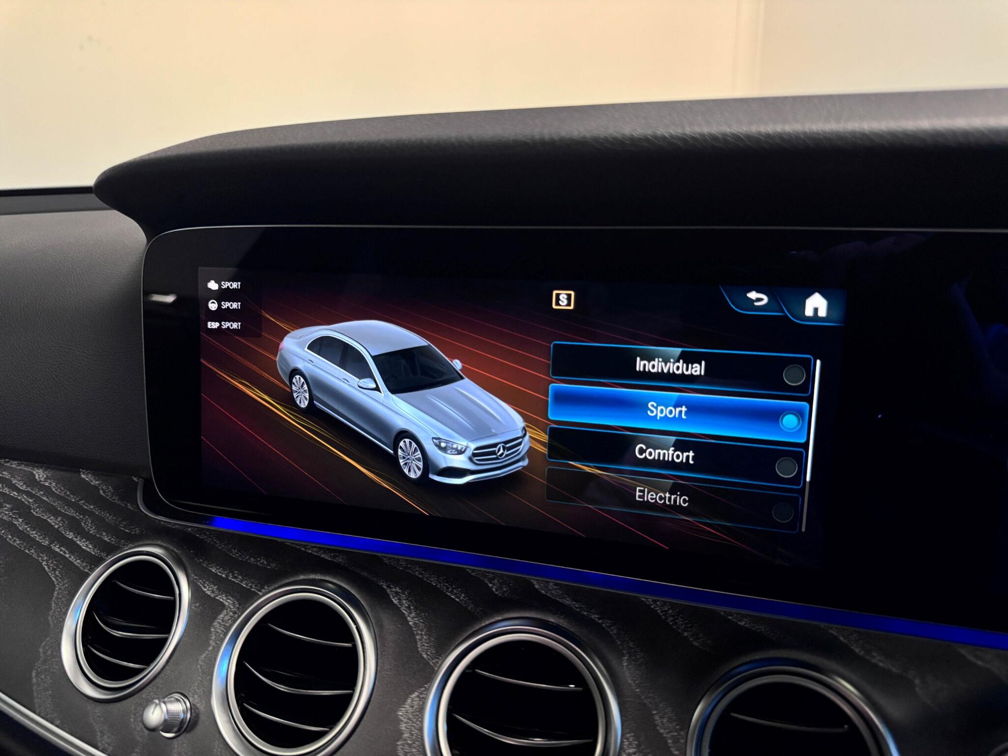 Mercedes-Benz E-Class view 56