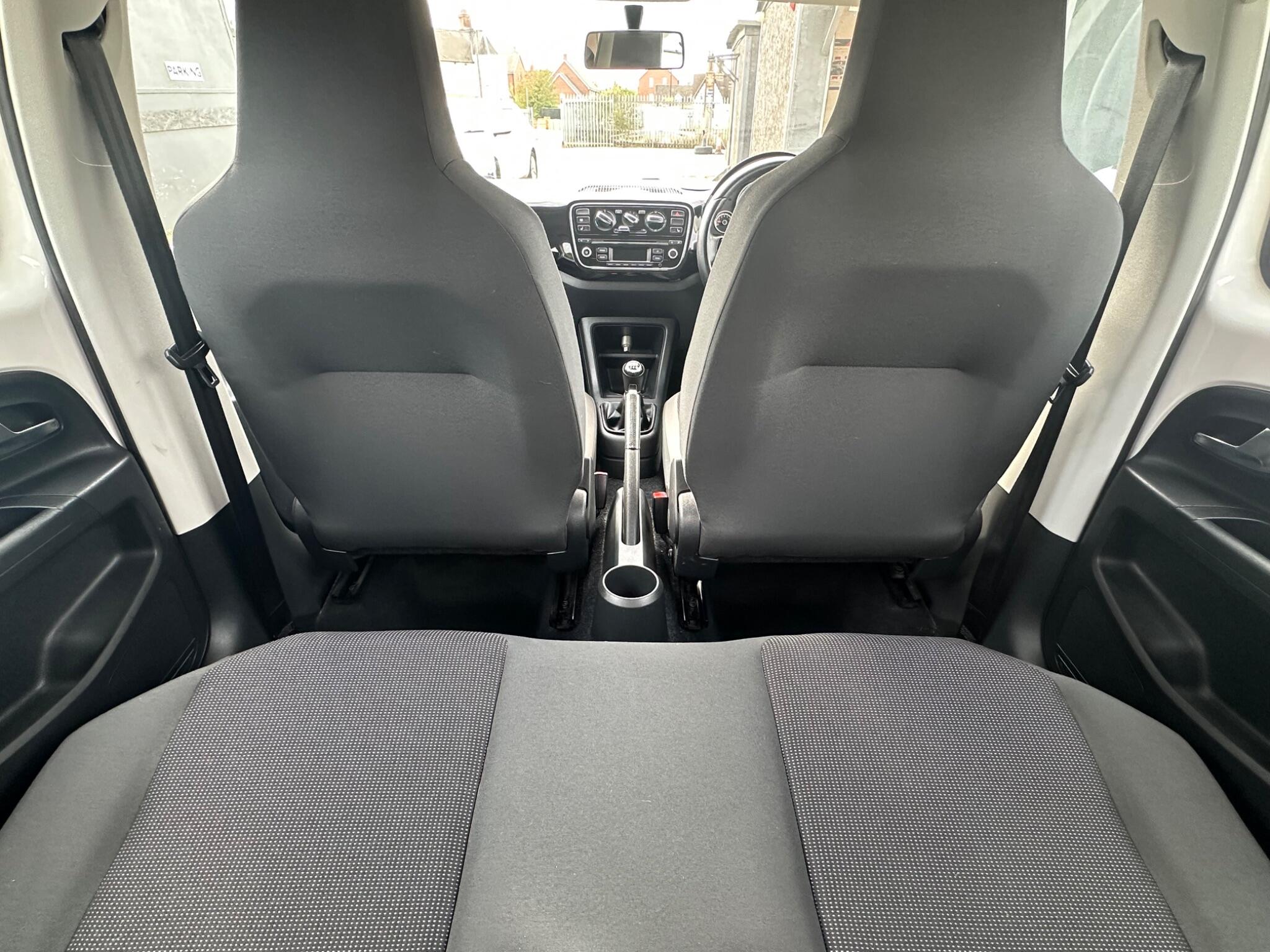 Volkswagen up! view 18