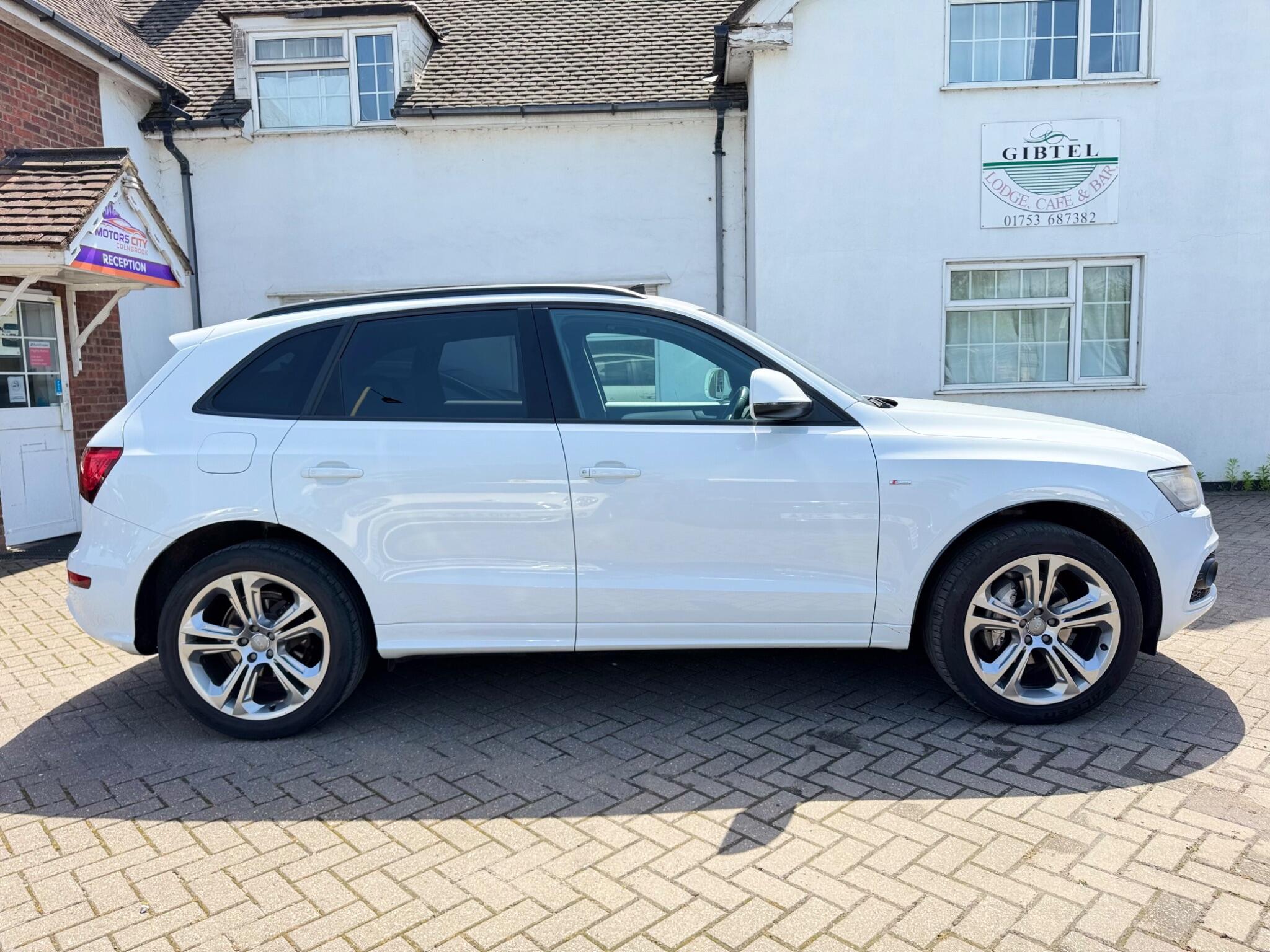 Audi Q5 view 6