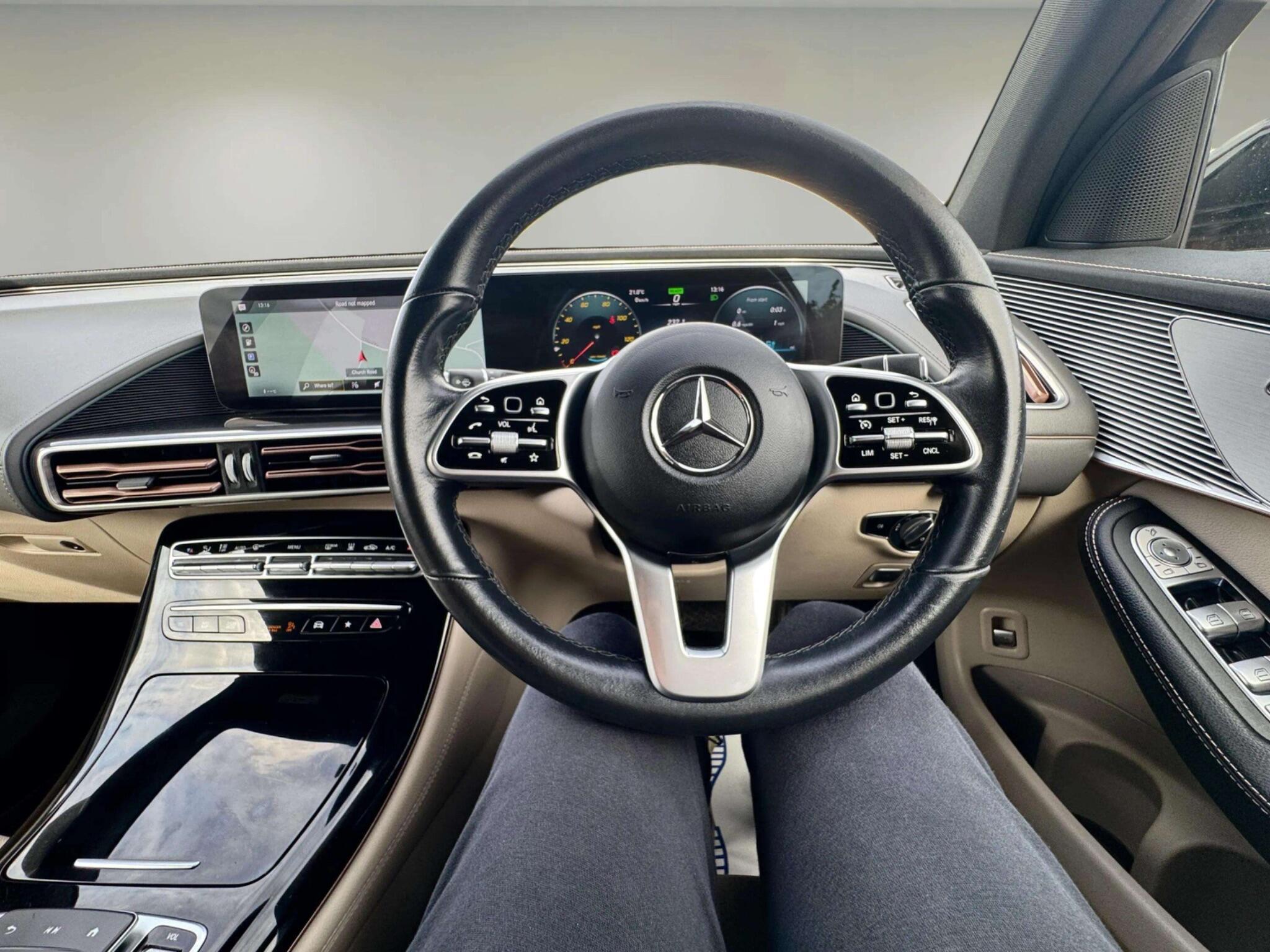 Mercedes-Benz EQC view 44