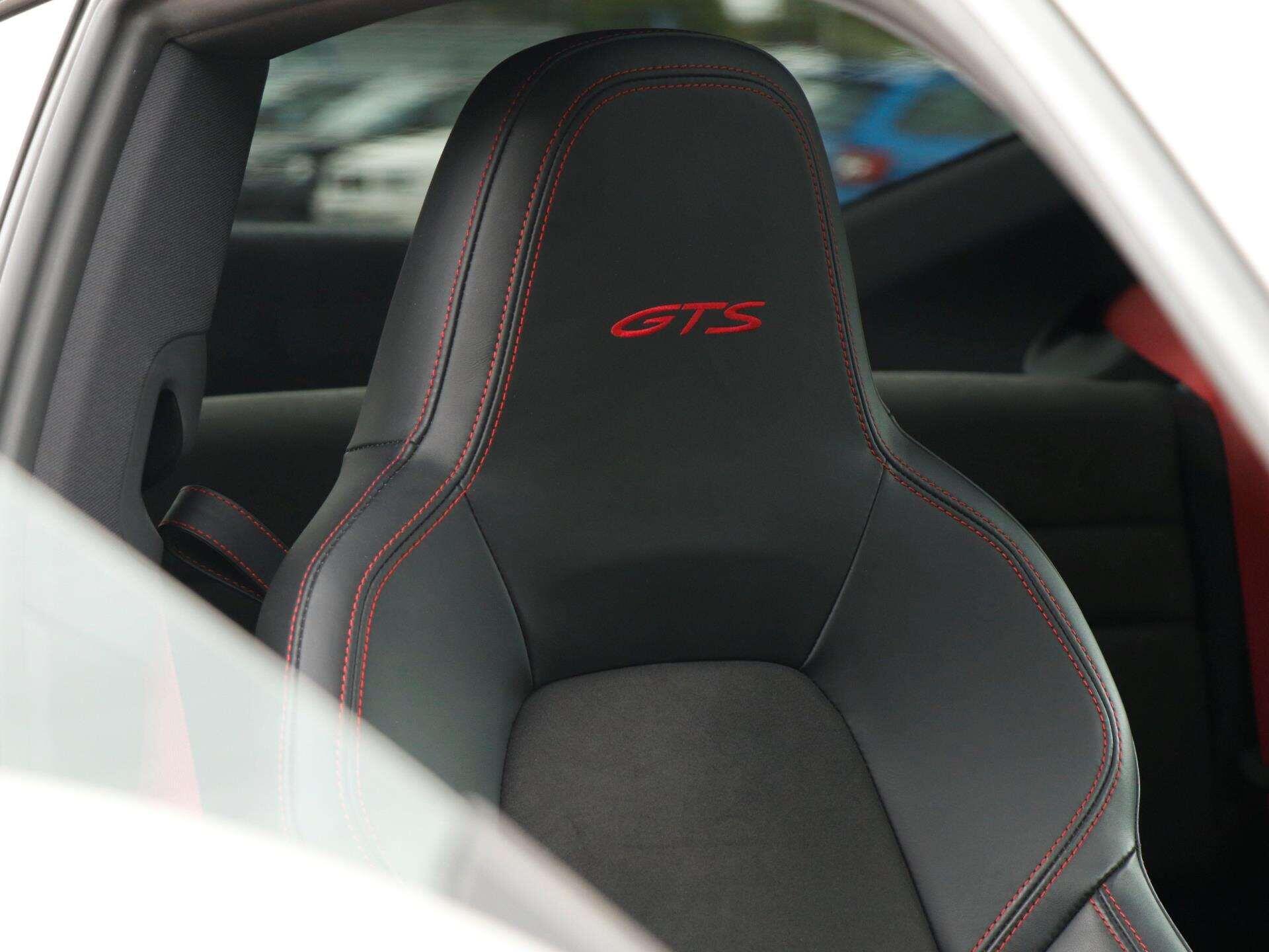 Porsche 911 view 23