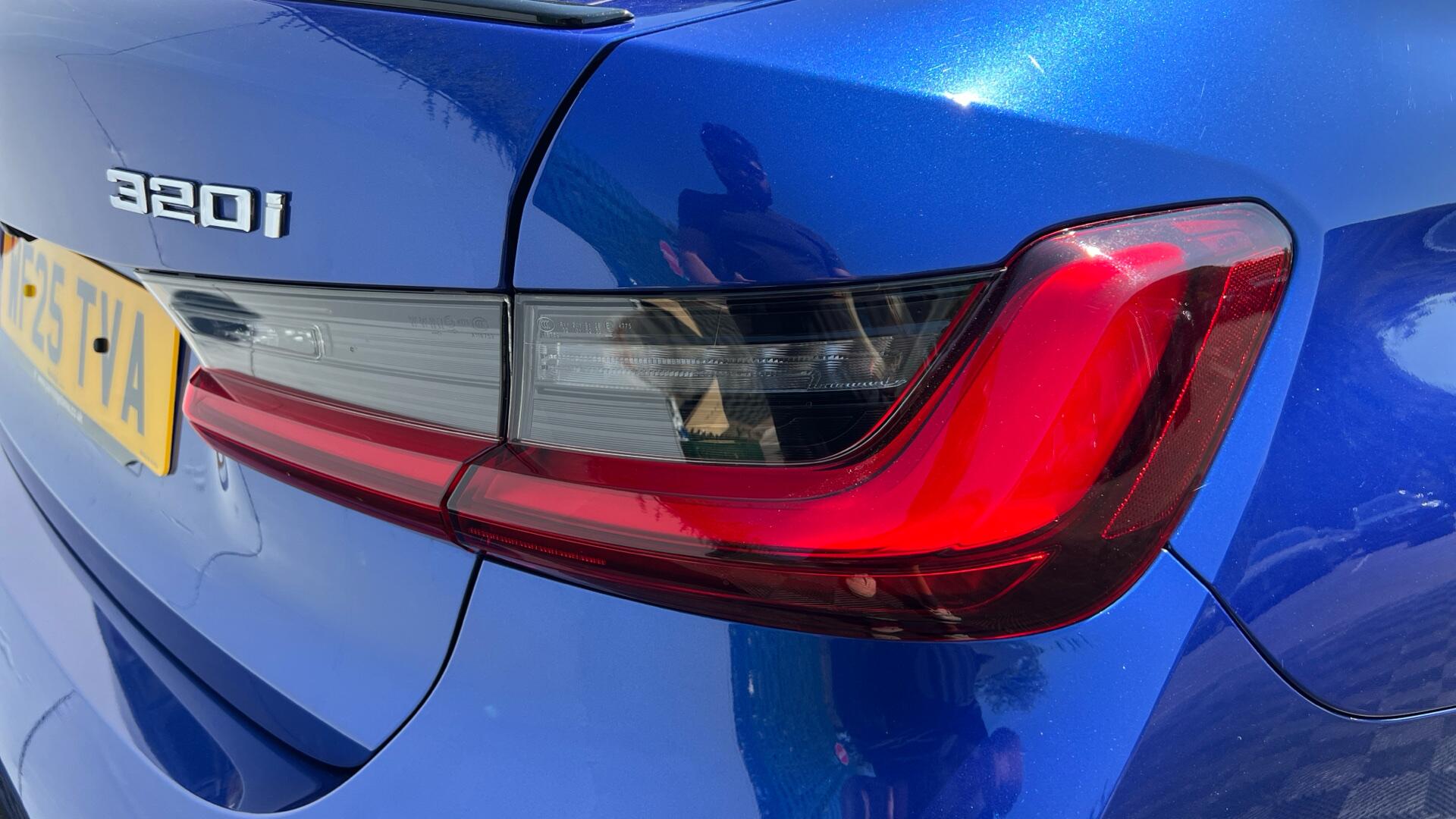 BMW 3 Series view 22