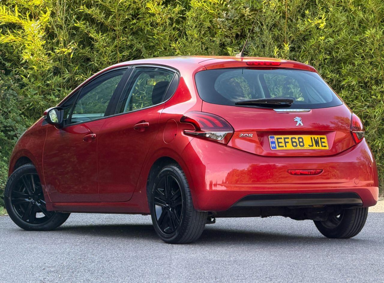 Peugeot 208 view 2