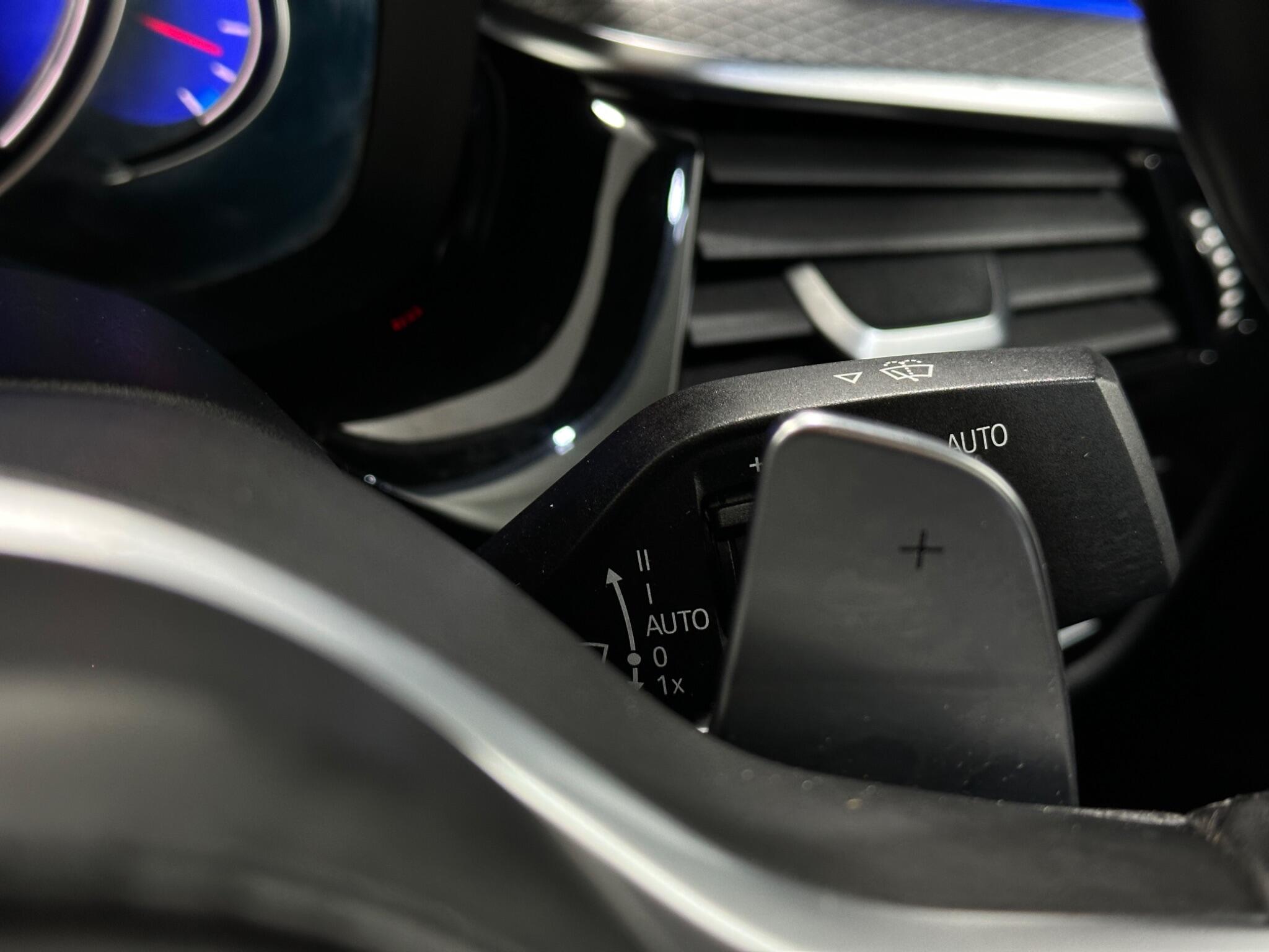 BMW 5 Series view 16