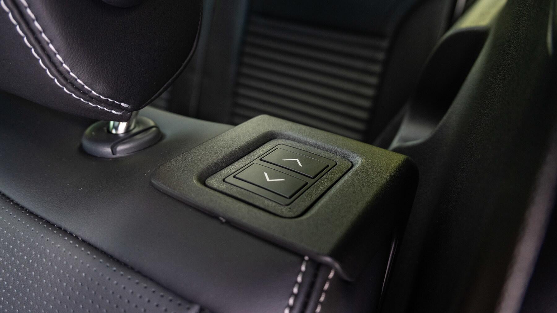 Land Rover Discovery view 90
