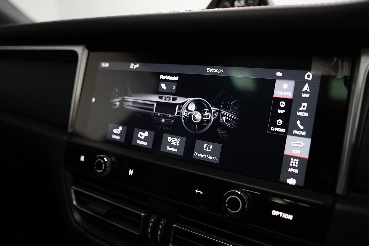 Porsche Macan view 15