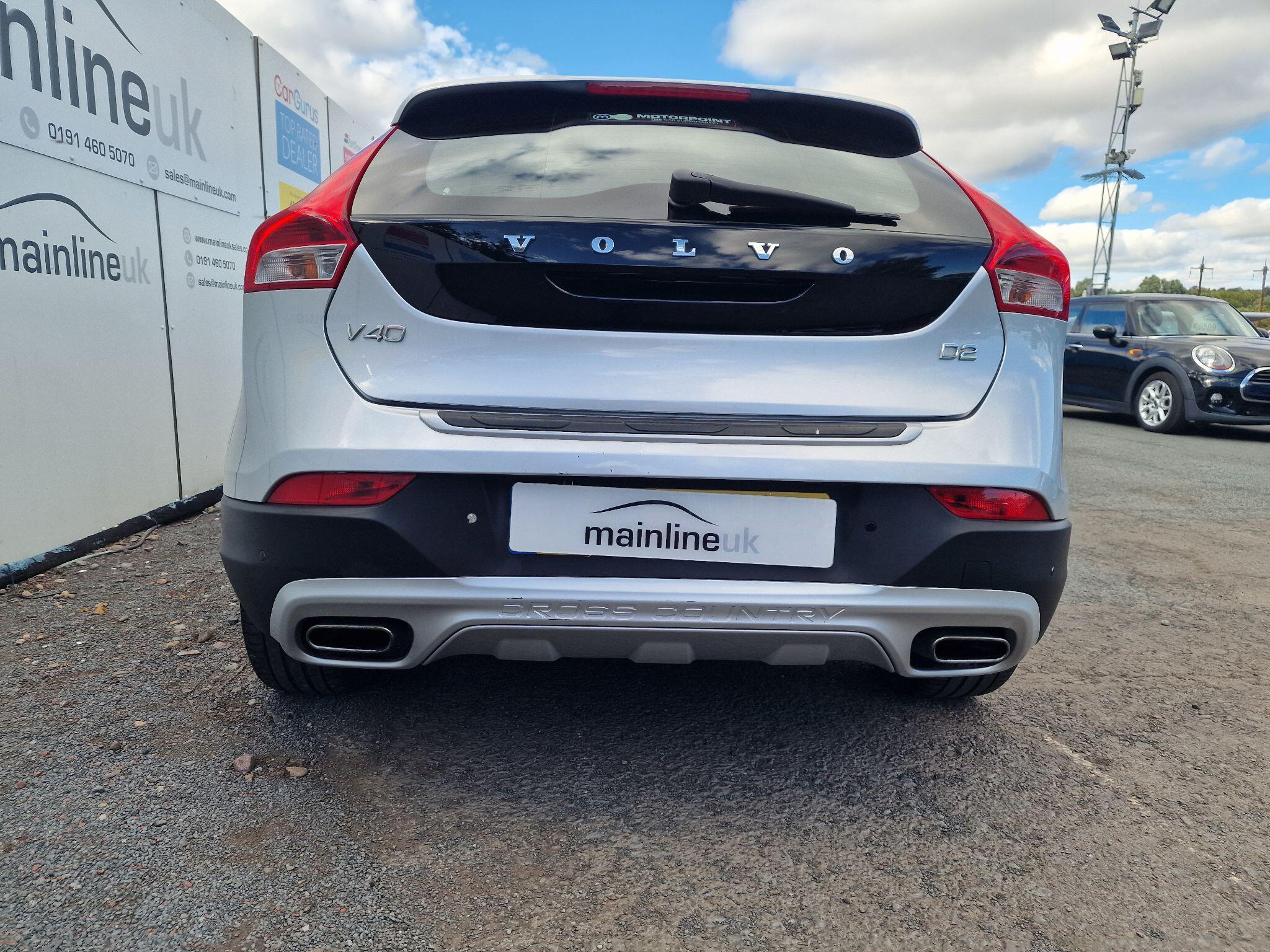 Volvo V40 Cross Country view 14