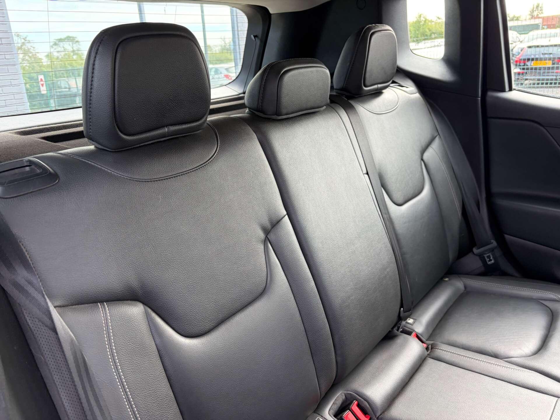 Jeep Renegade view 30