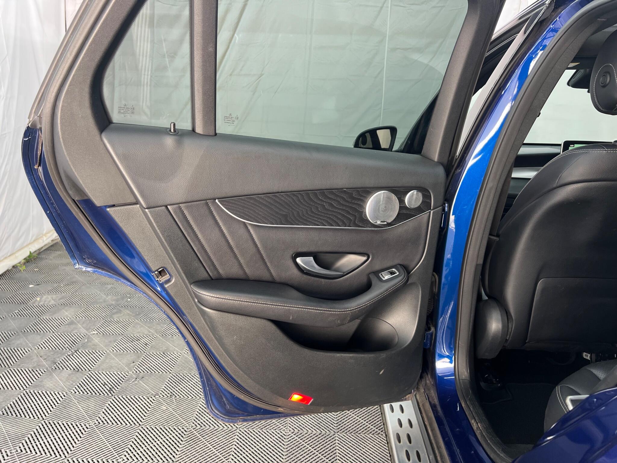 Mercedes-Benz GLC view 37