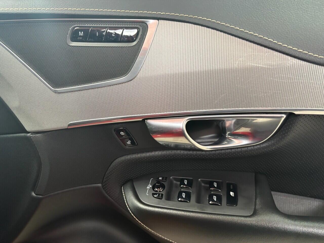 Volvo XC90 view 14