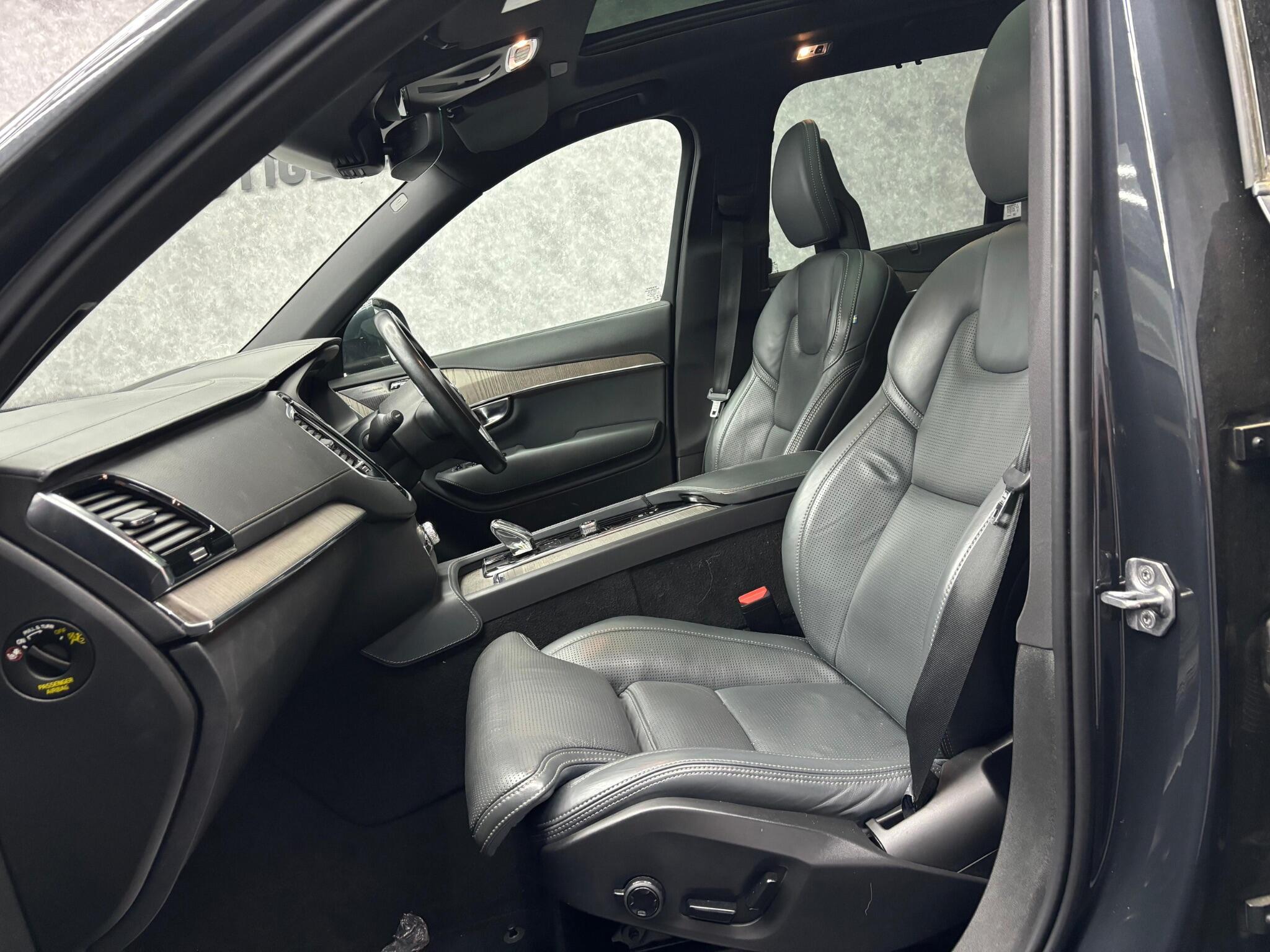 Volvo XC90 view 7