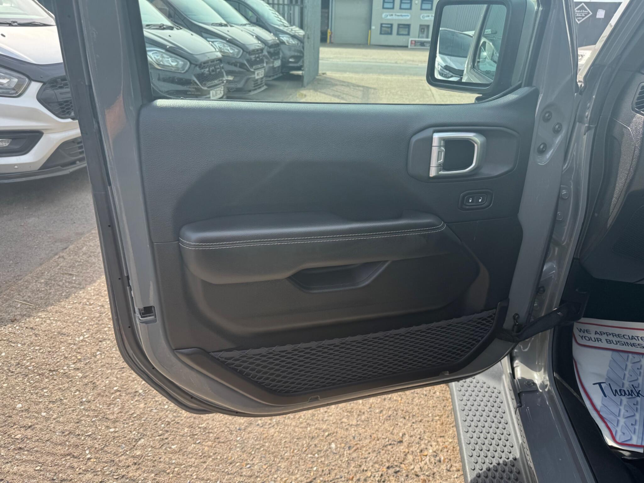 Jeep Wrangler view 35