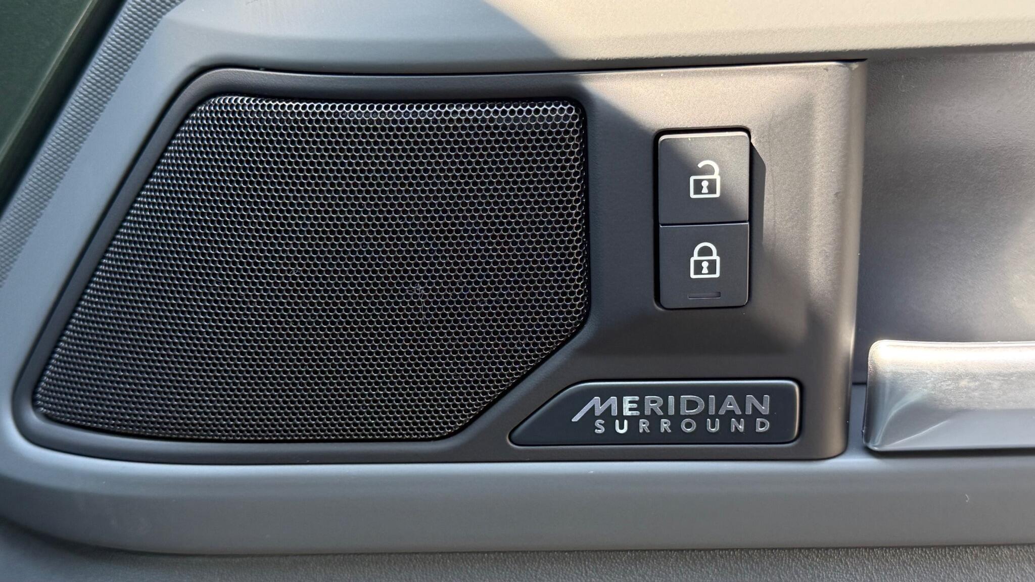 Land Rover Defender view 19