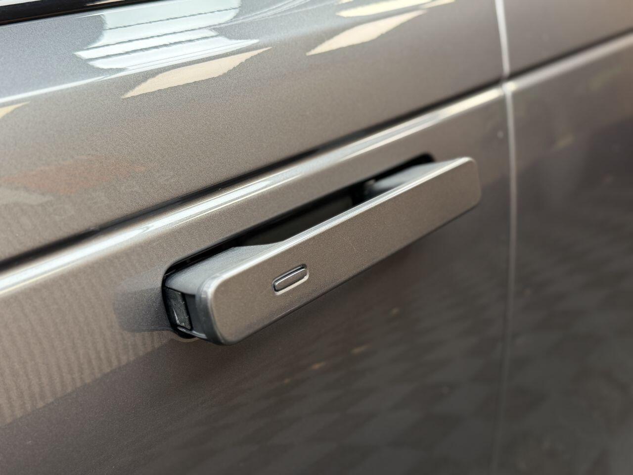 Land Rover Range Rover Velar view 24
