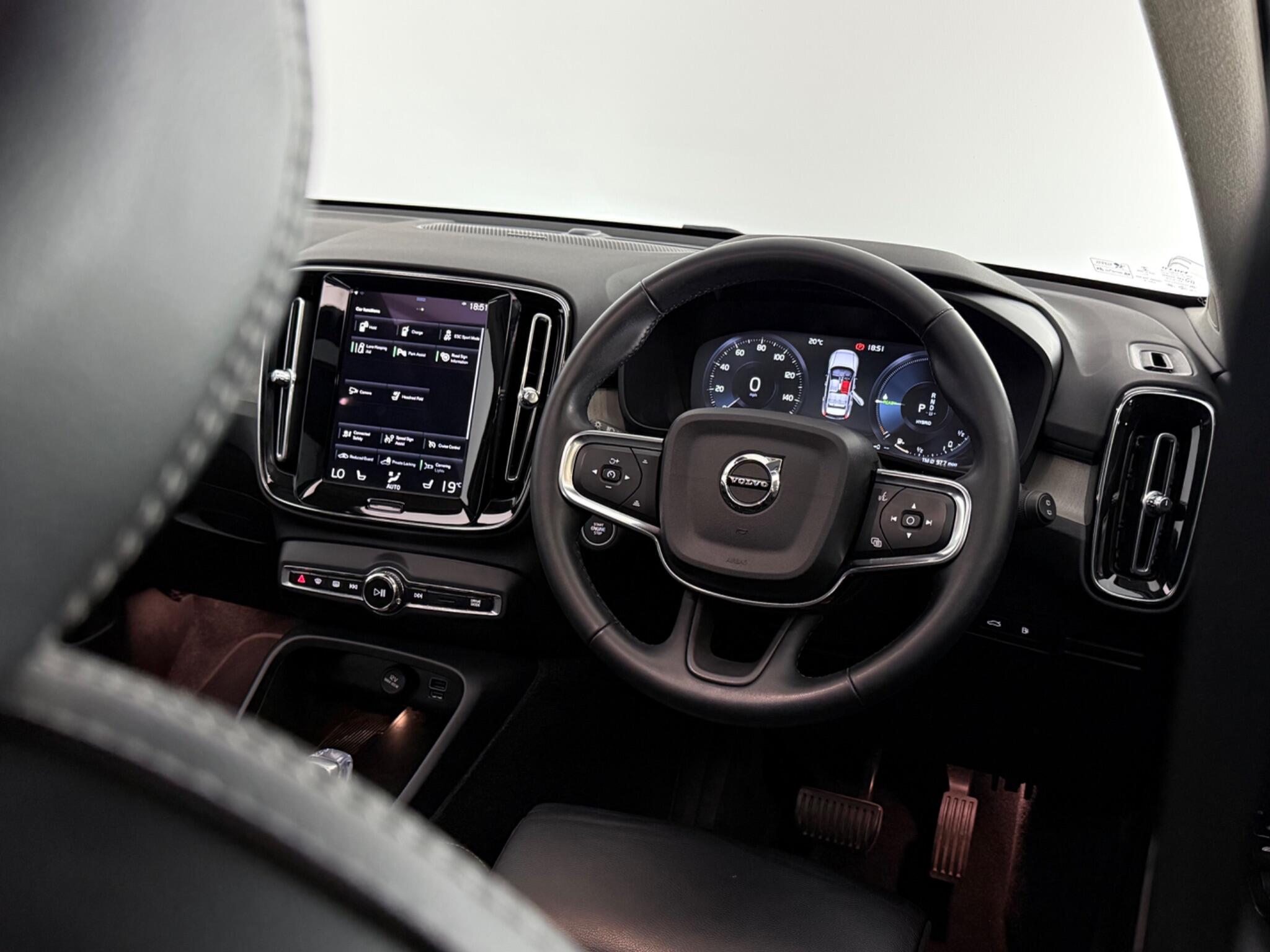 Volvo XC40 view 12