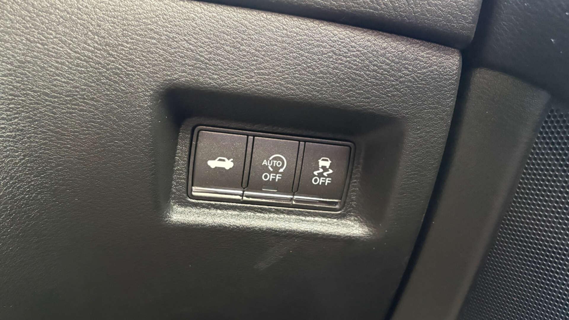 Infiniti Q50 view 22