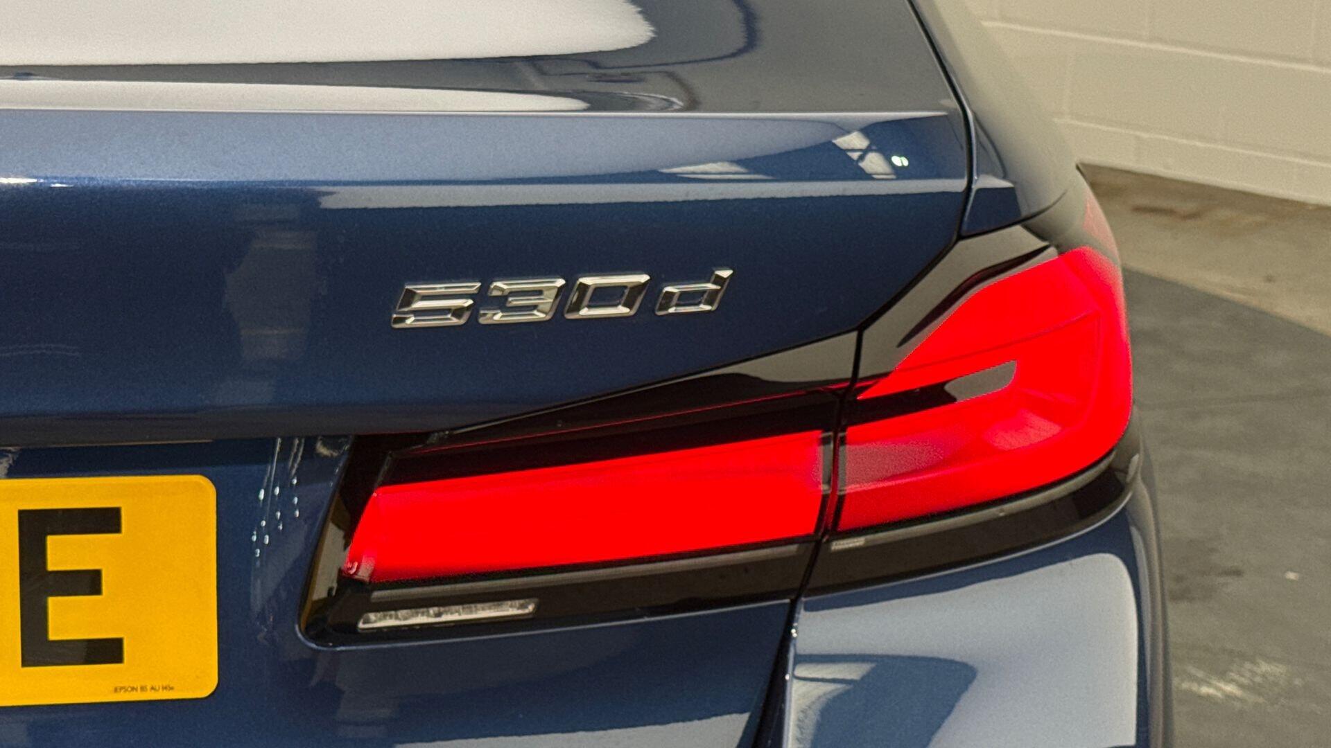 BMW 5 Series view 23