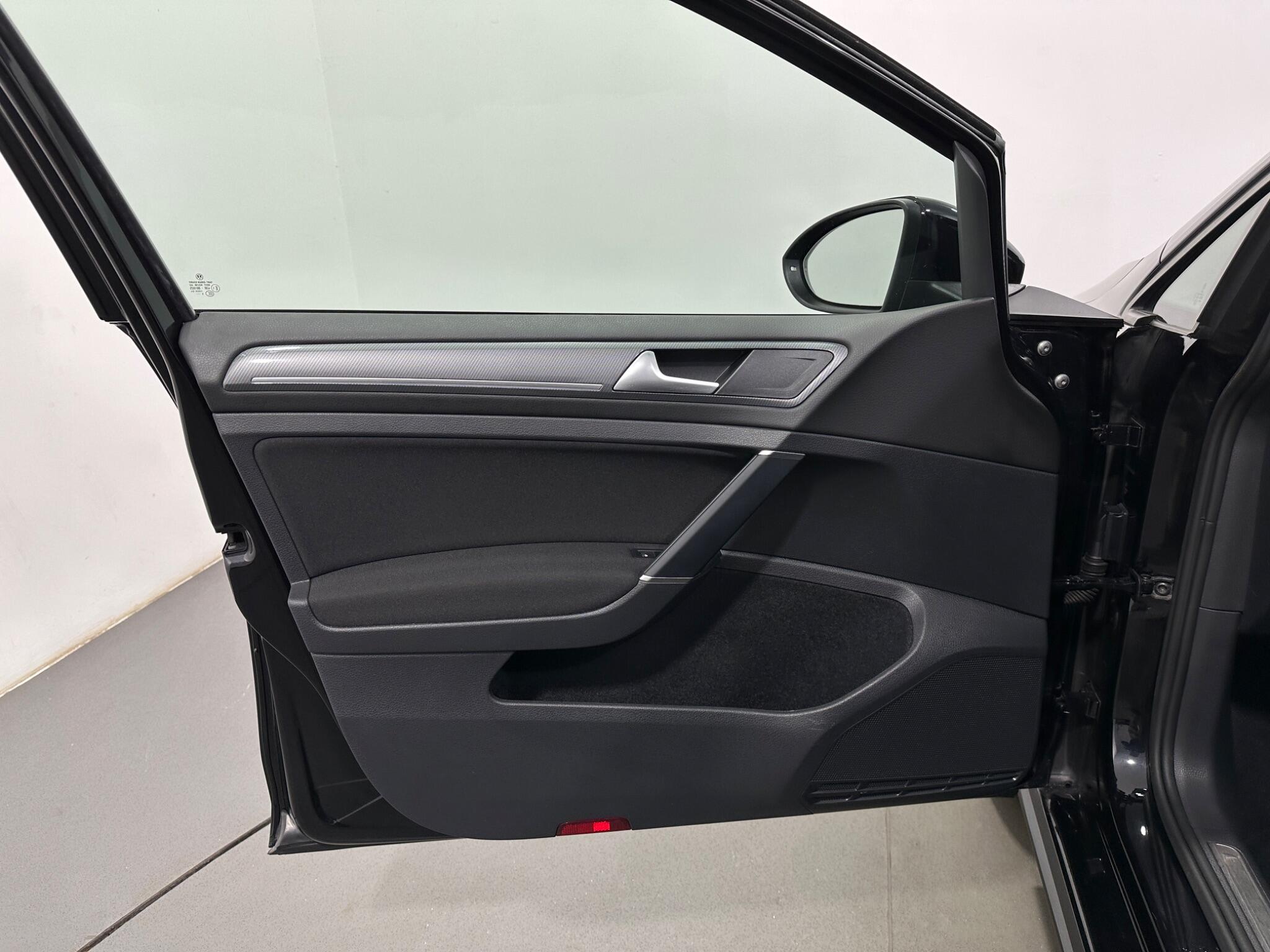 Volkswagen Golf view 37