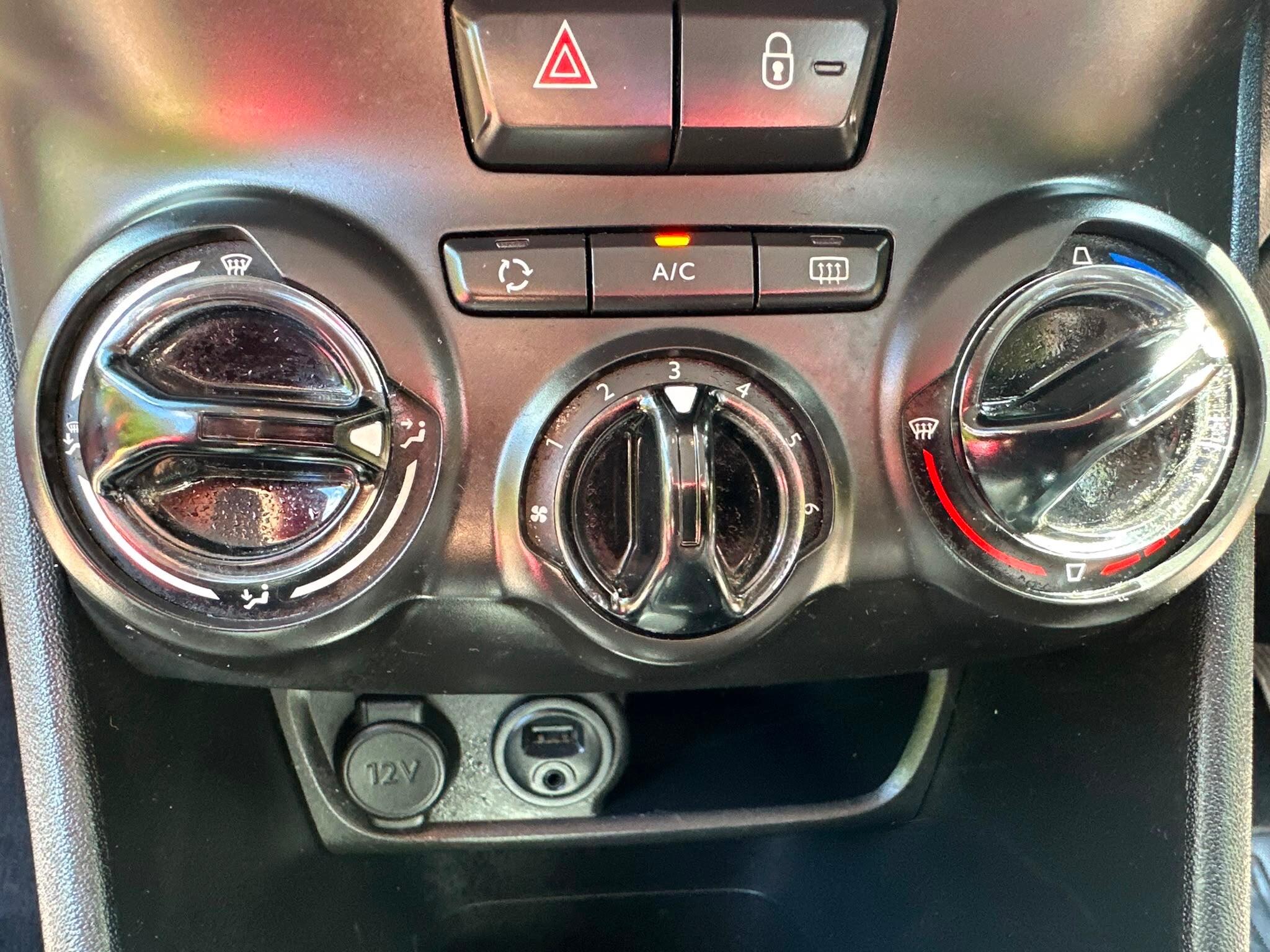 Peugeot 208 view 26