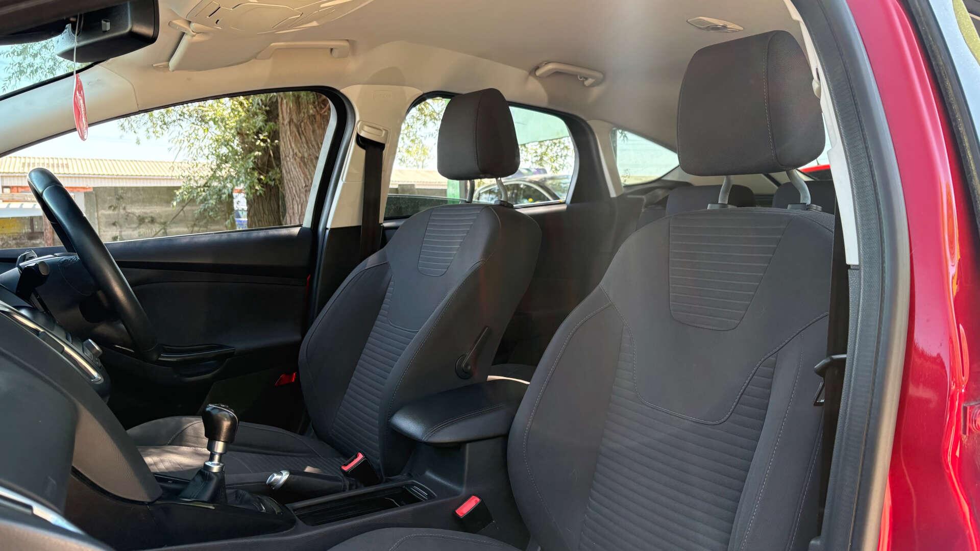 Ford Focus view 13