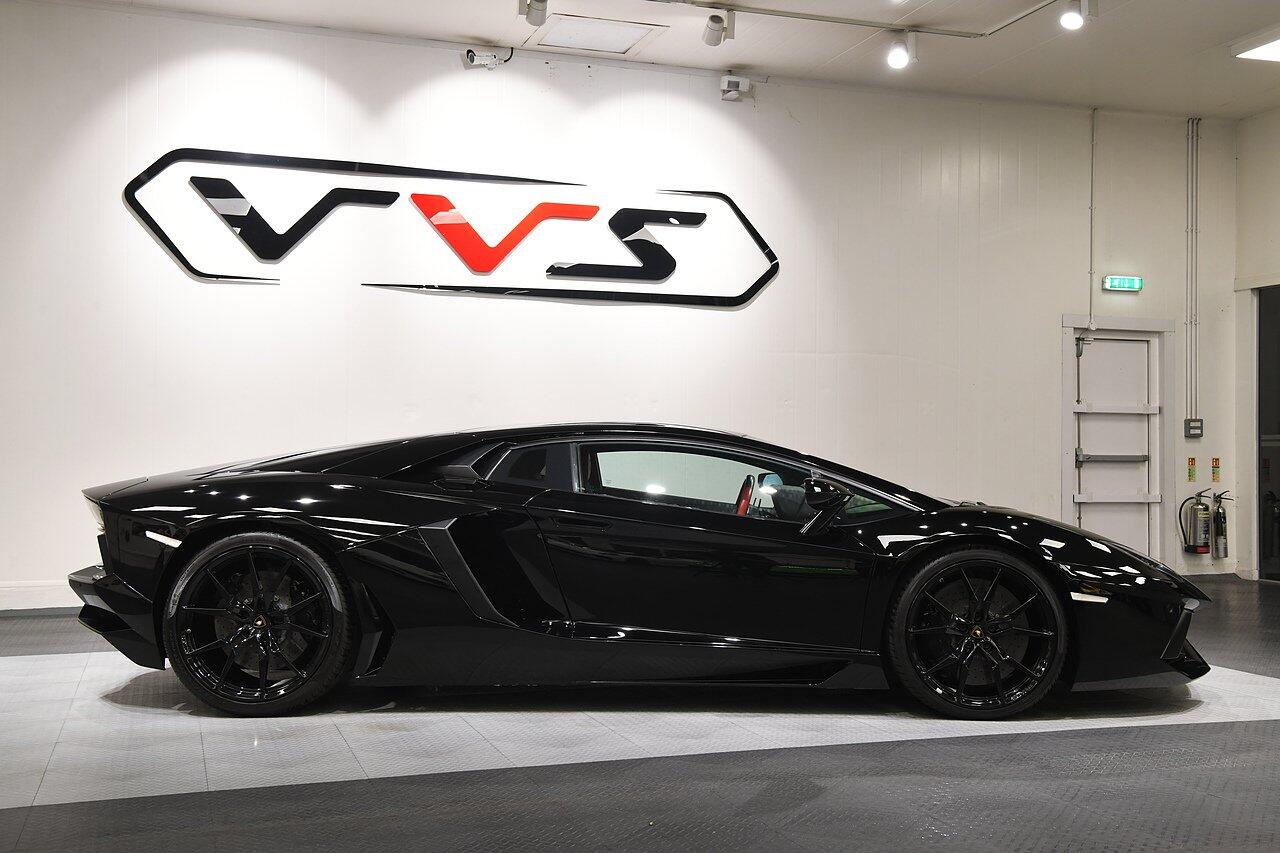 Lamborghini Aventador view 2