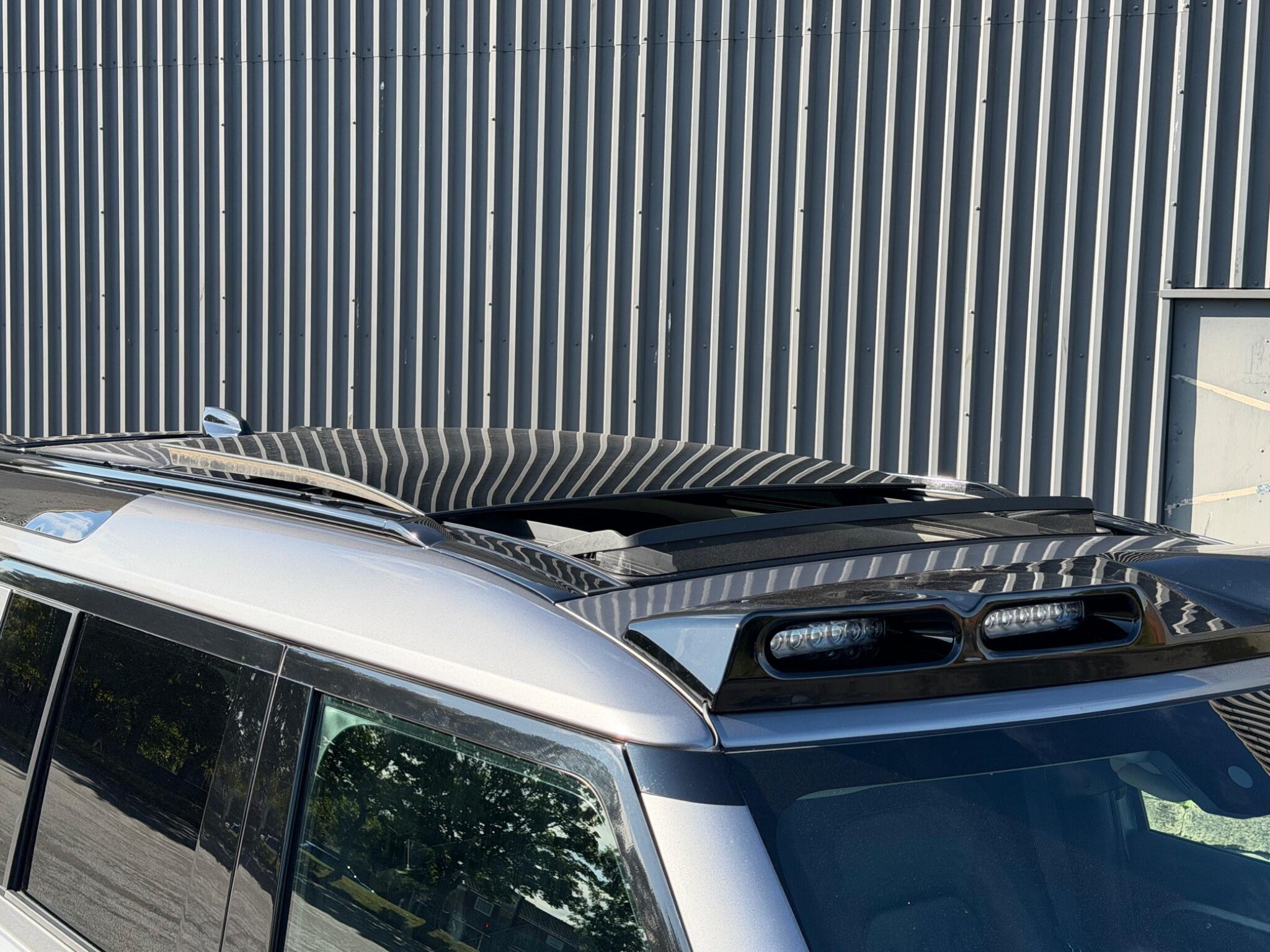 Land Rover Defender view 29