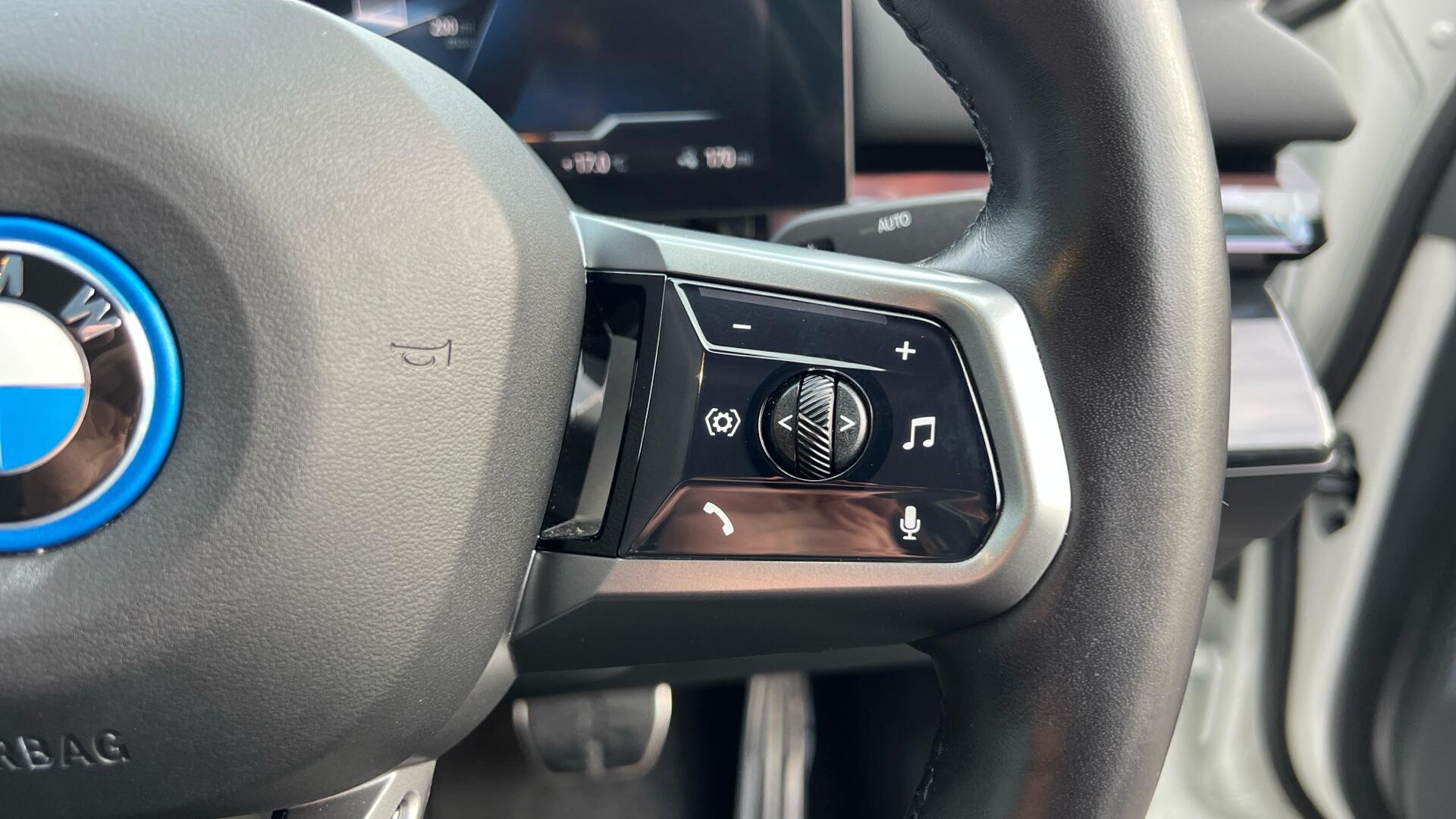 BMW i5 view 19